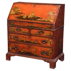 Bureau à rabat anglais de style chinoiserie rouge du 18ème siècle