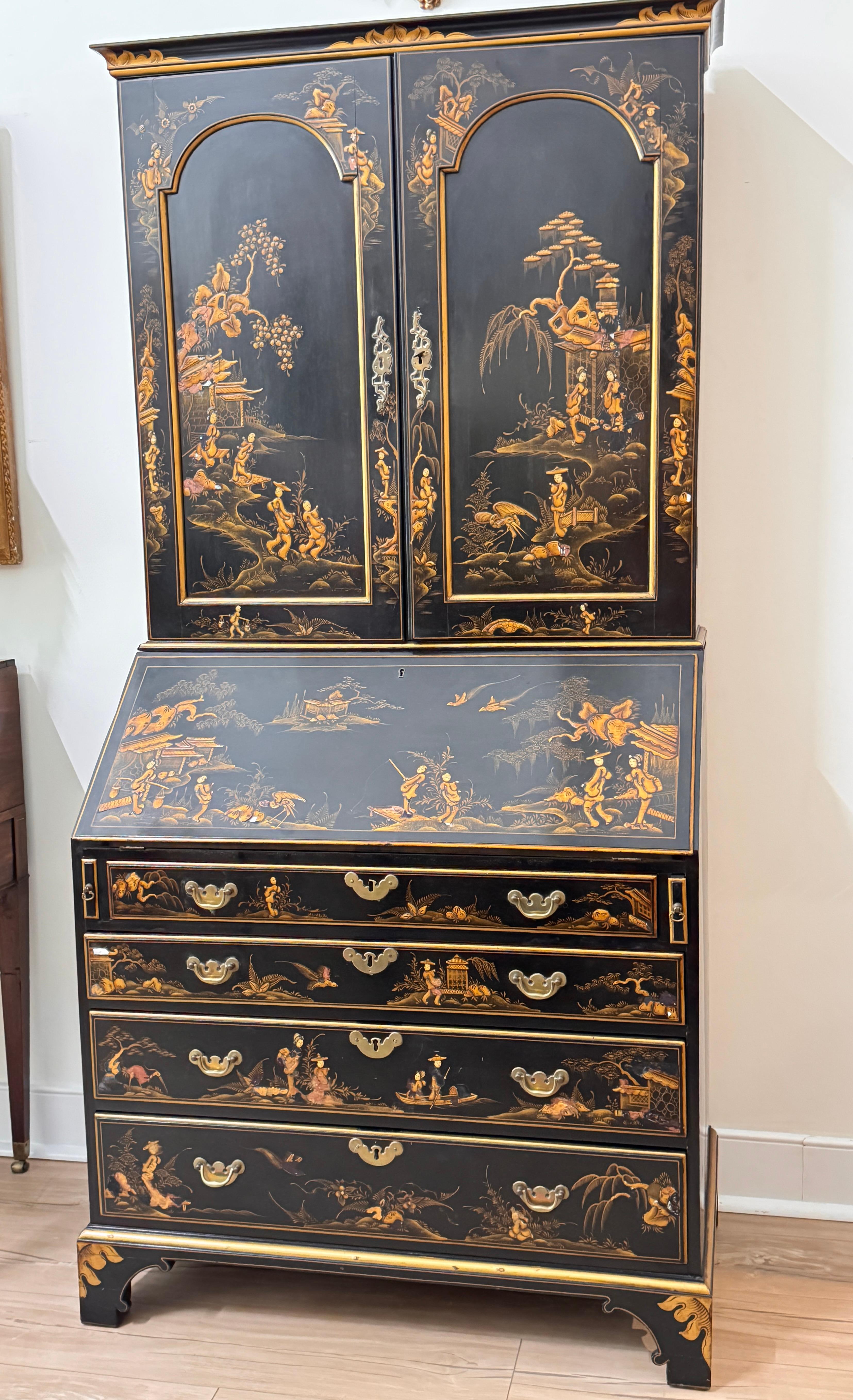Englisches Sekretär-Bücherregal des 18. Jahrhunderts mit späterer Chinoiserie-Dekoration (Britisch) im Angebot