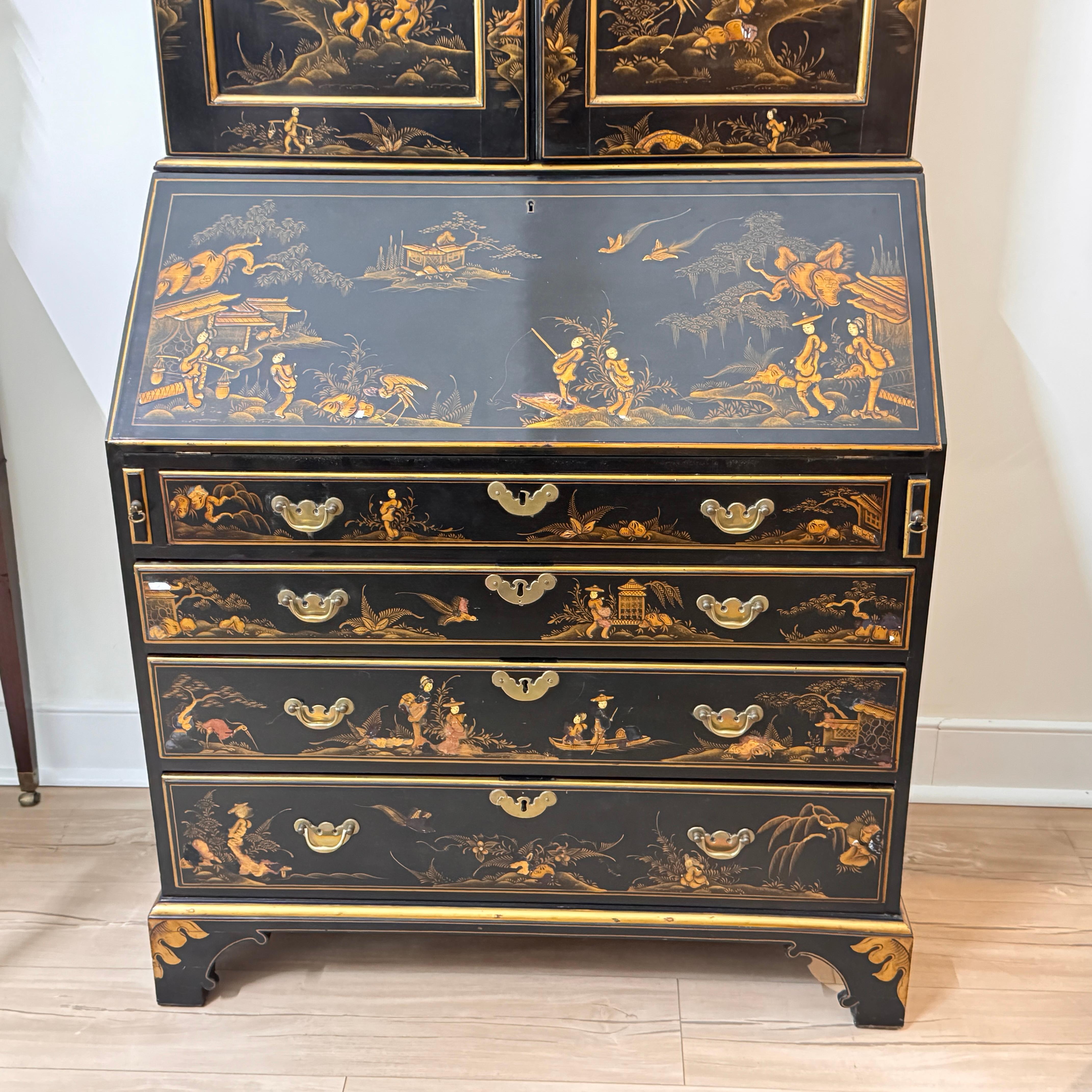 Englisches Sekretär-Bücherregal des 18. Jahrhunderts mit späterer Chinoiserie-Dekoration im Zustand „Gut“ im Angebot in Charlottesville, VA