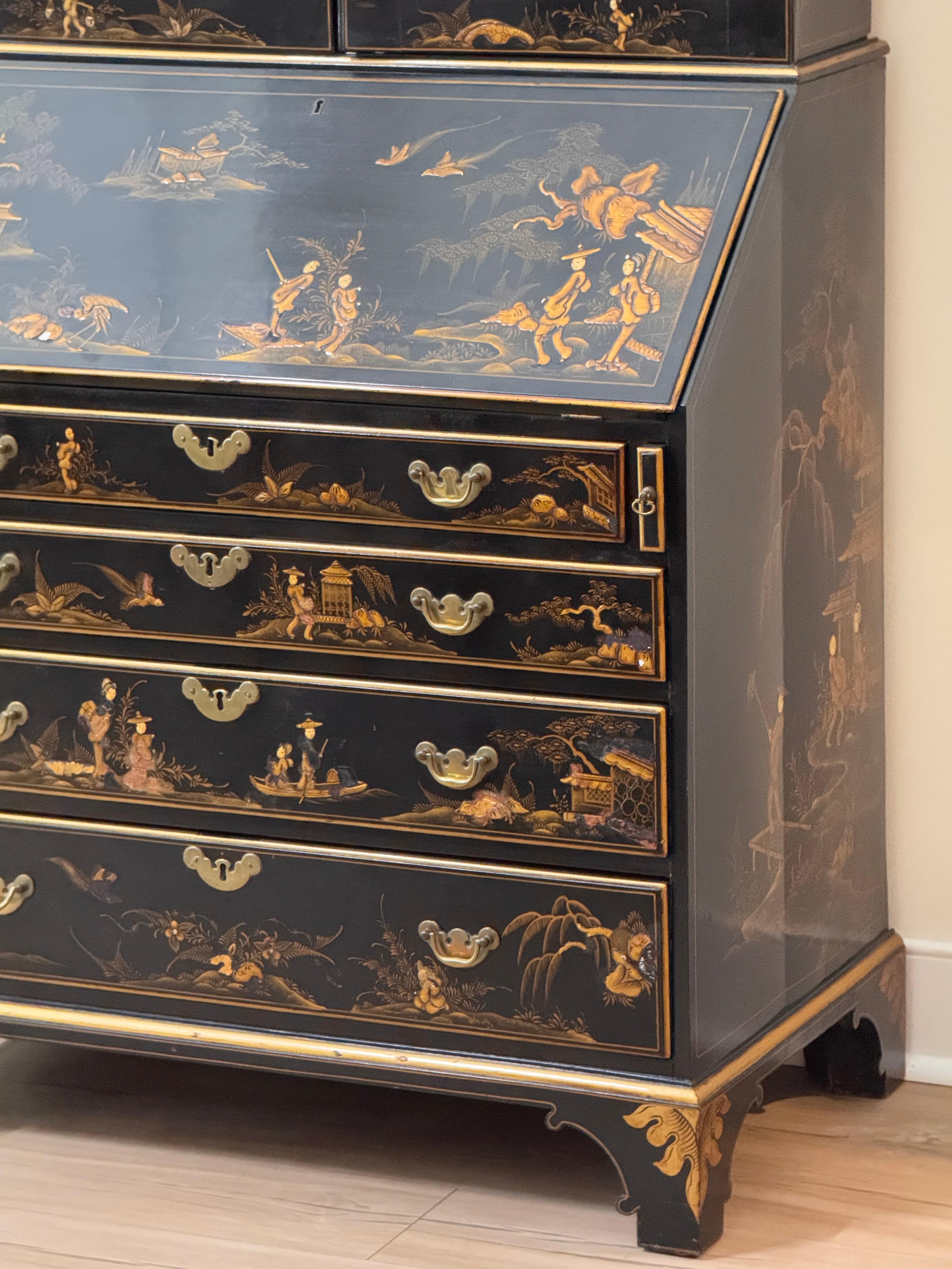 Englisches Sekretär-Bücherregal des 18. Jahrhunderts mit späterer Chinoiserie-Dekoration (18. Jahrhundert und früher) im Angebot