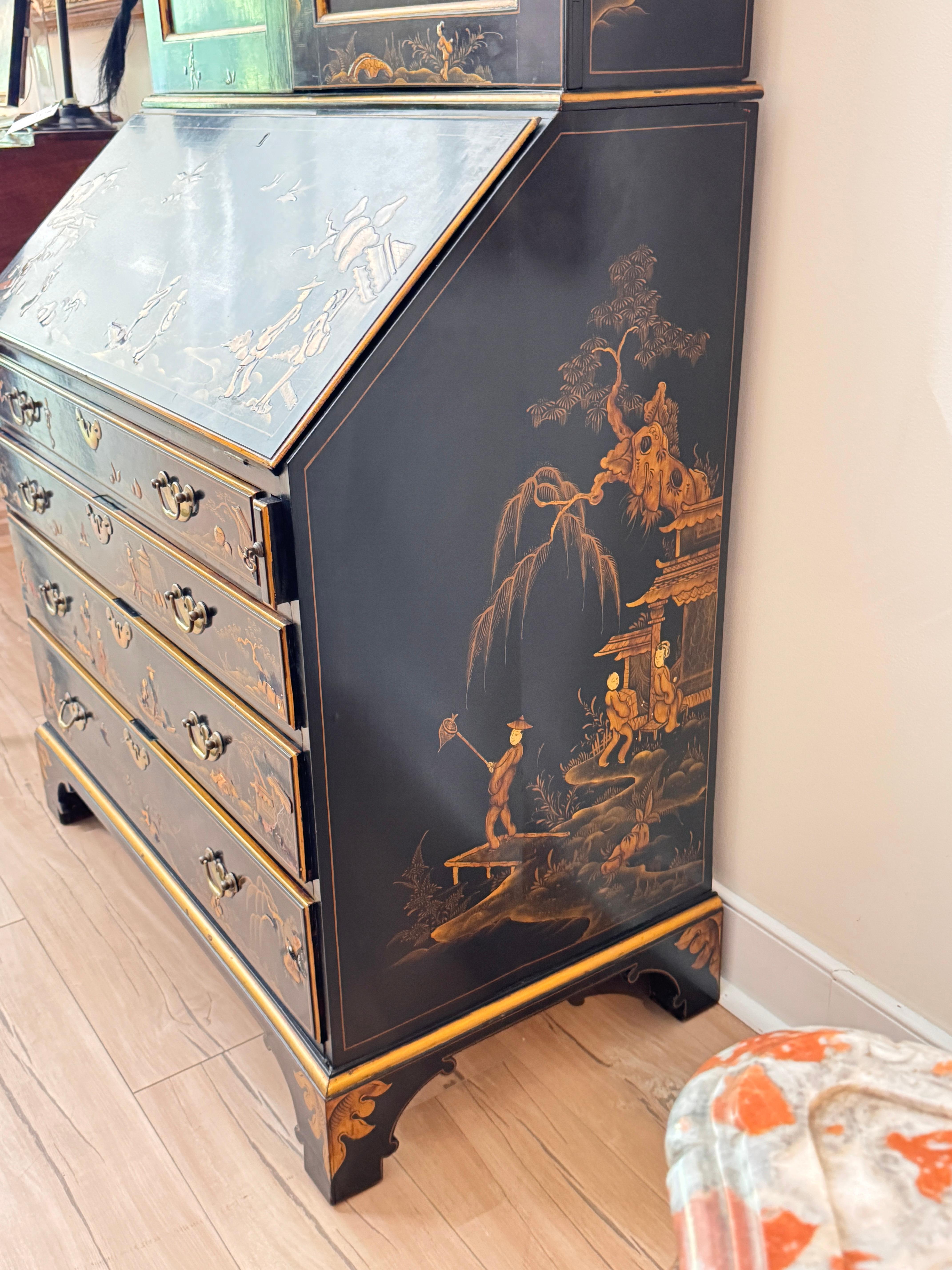 Englisches Sekretär-Bücherregal des 18. Jahrhunderts mit späterer Chinoiserie-Dekoration im Angebot 3