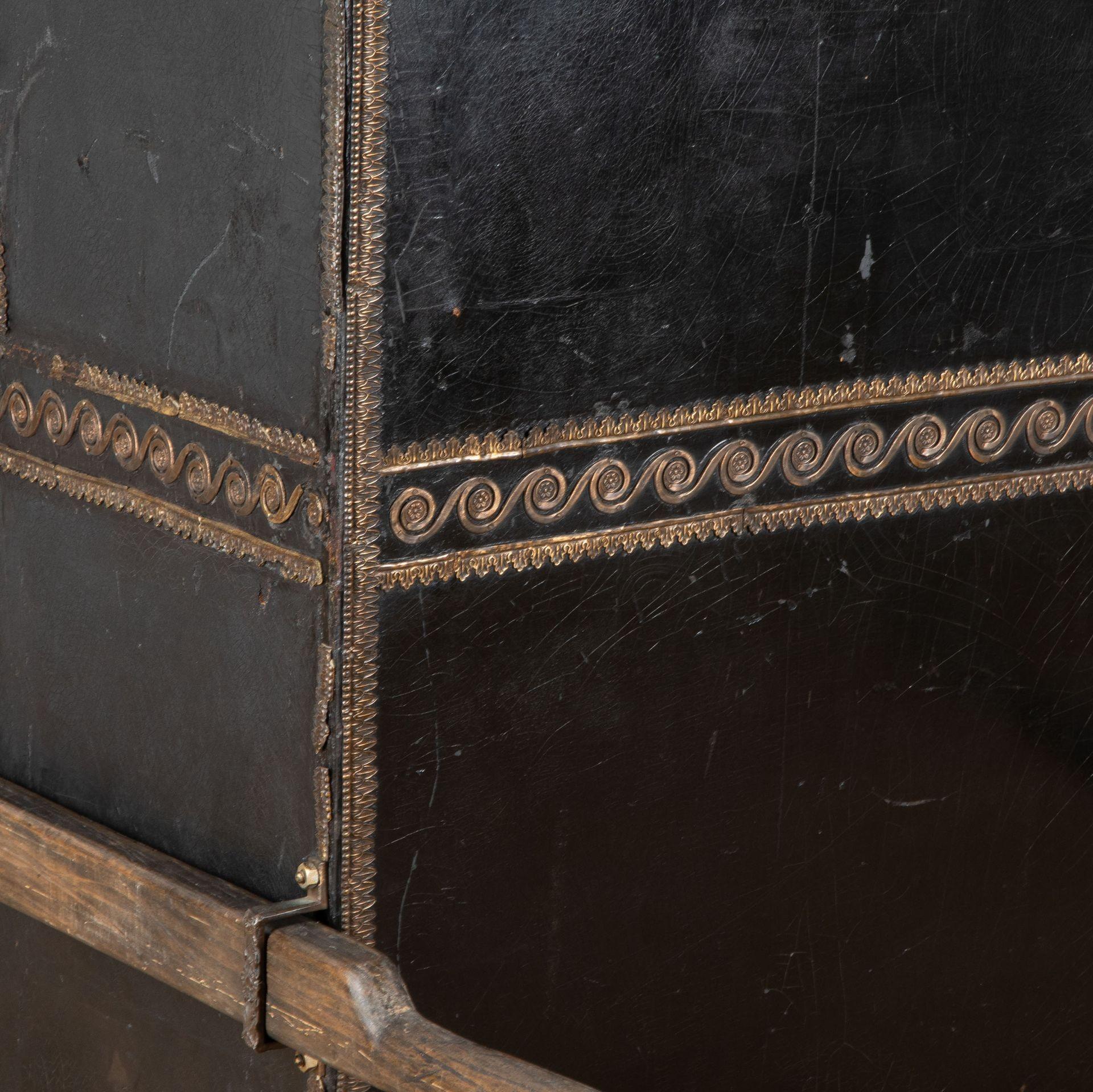 18th Century English Sedan Chair For Sale 6