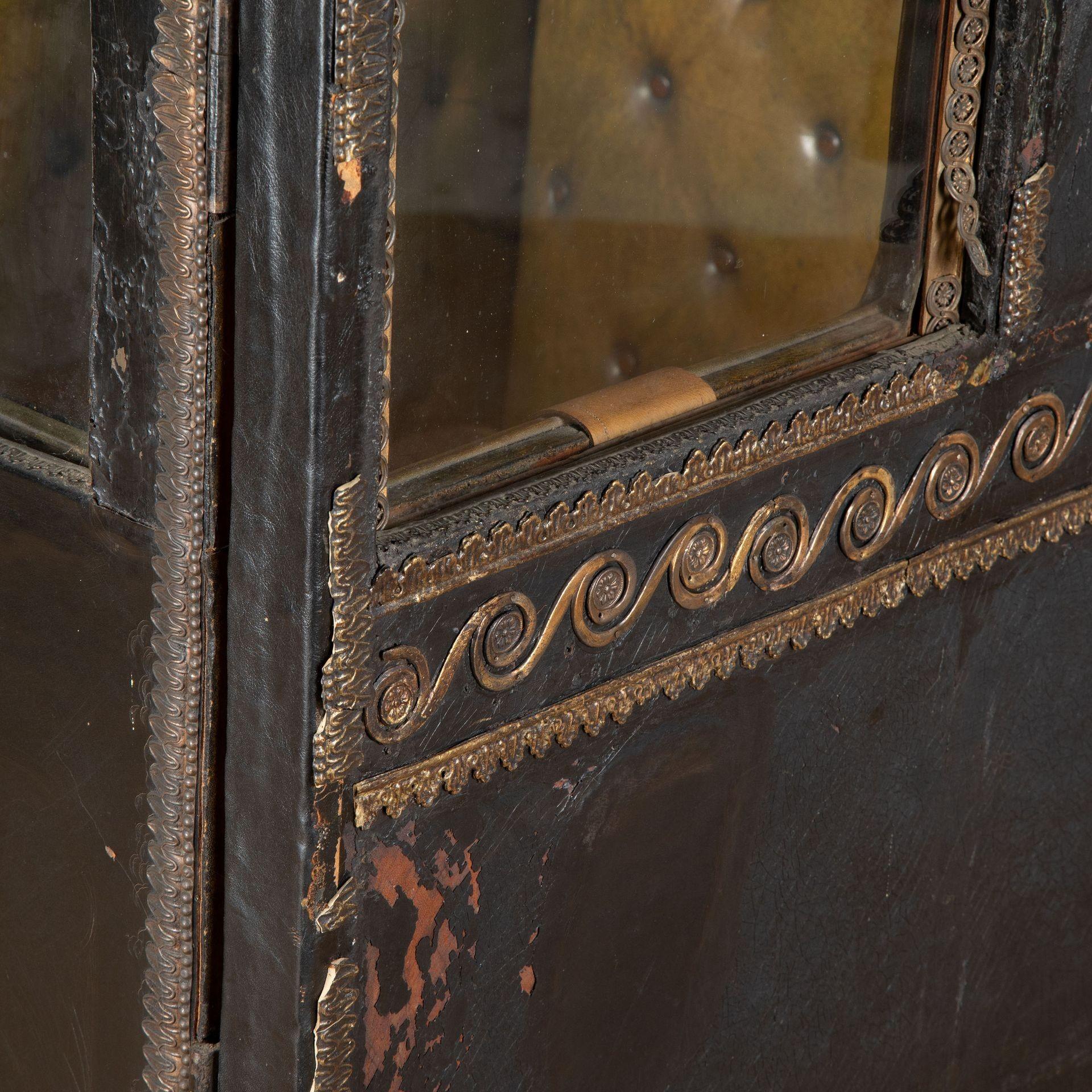 18th Century English Sedan Chair For Sale 10