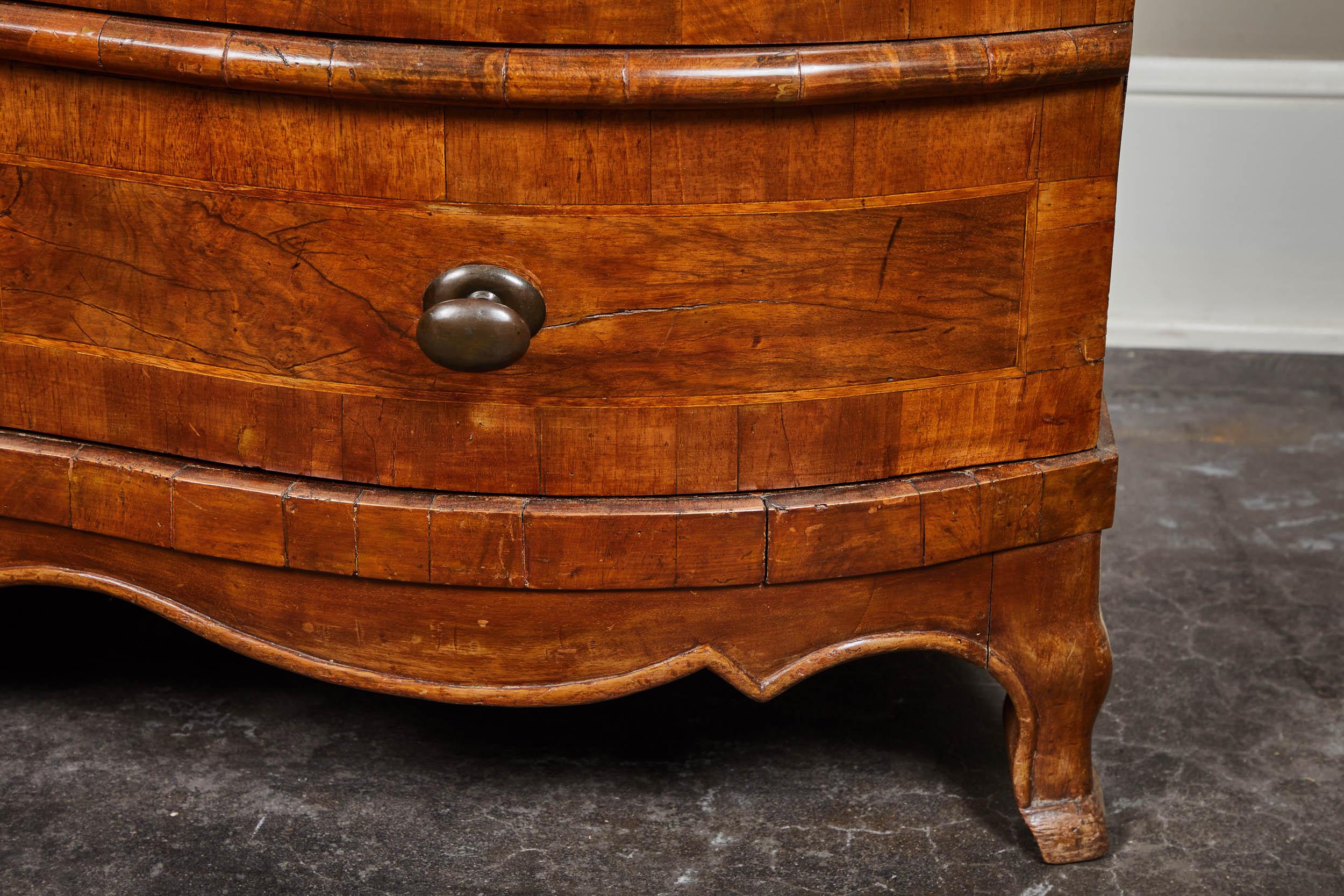 18th Century and Earlier 18th Century English Serpentine Rococo 4-Drawer Chest