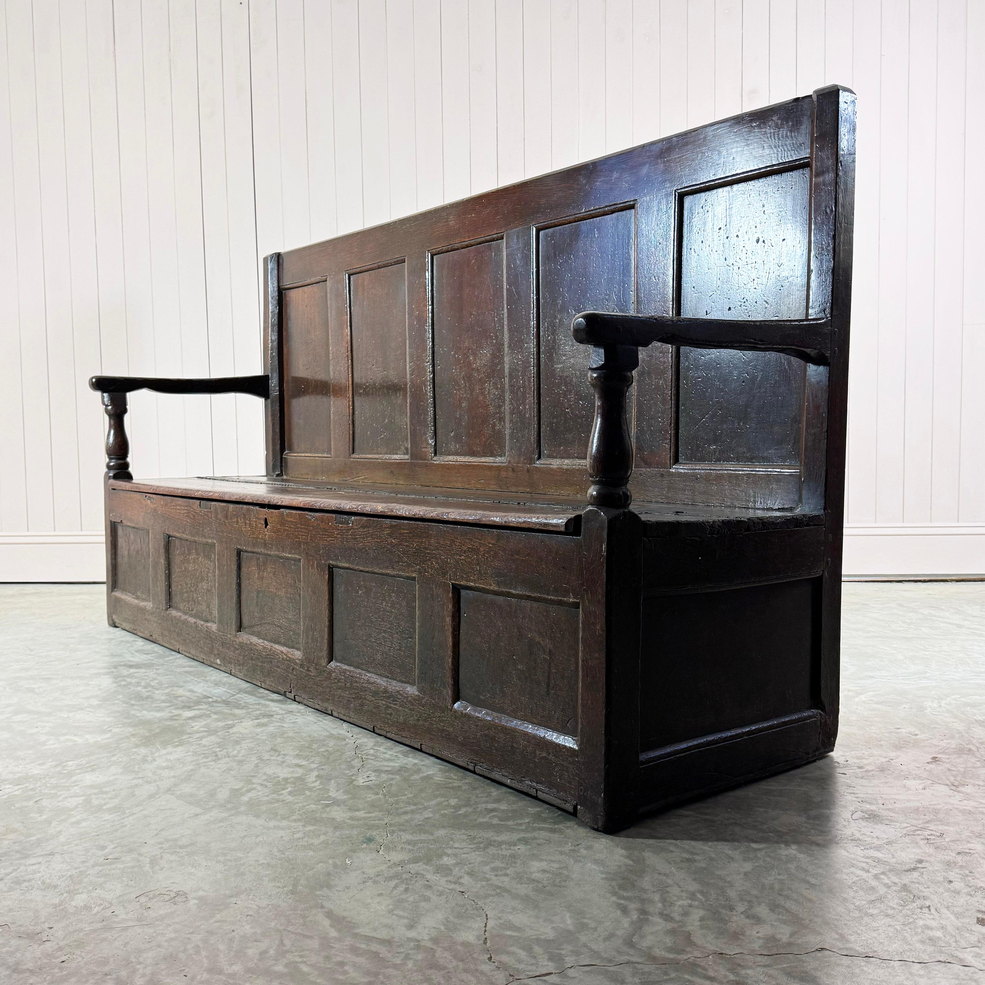 Oak 18th Century English Settle For Sale