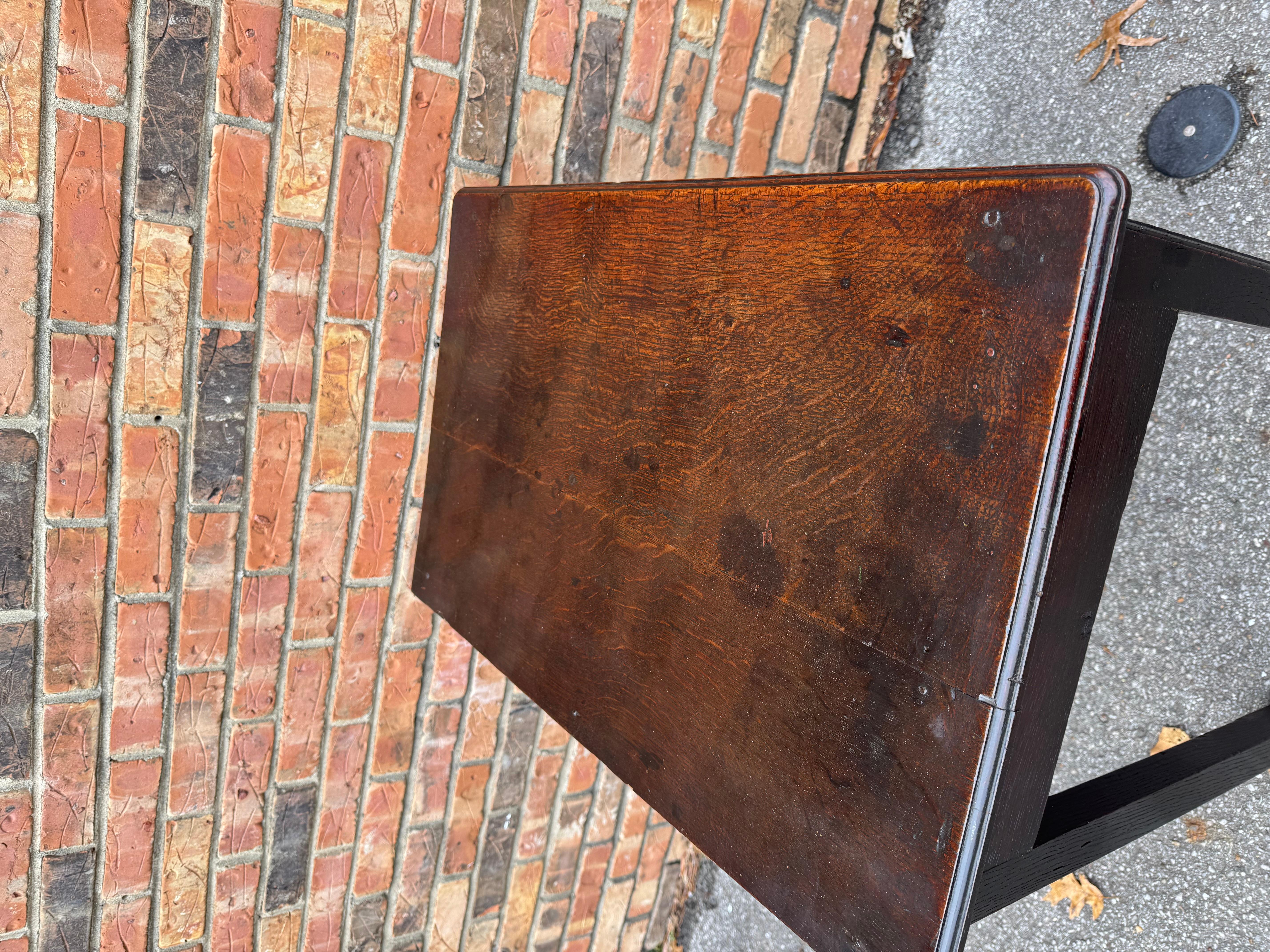 Table d'appoint anglaise du XVIIIe siècle en vente 4