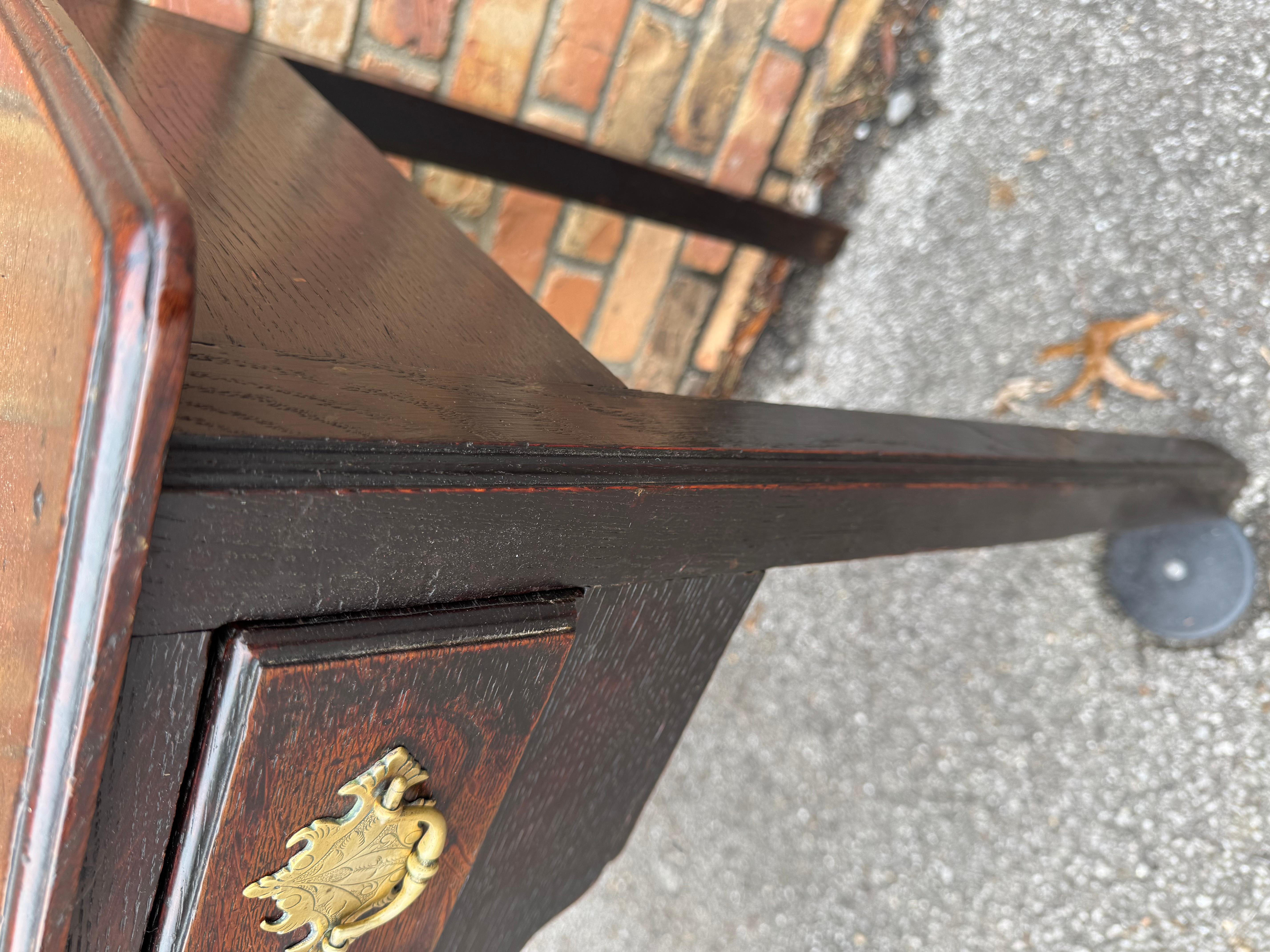 Table d'appoint anglaise du XVIIIe siècle Bon état - En vente à Nashville, TN