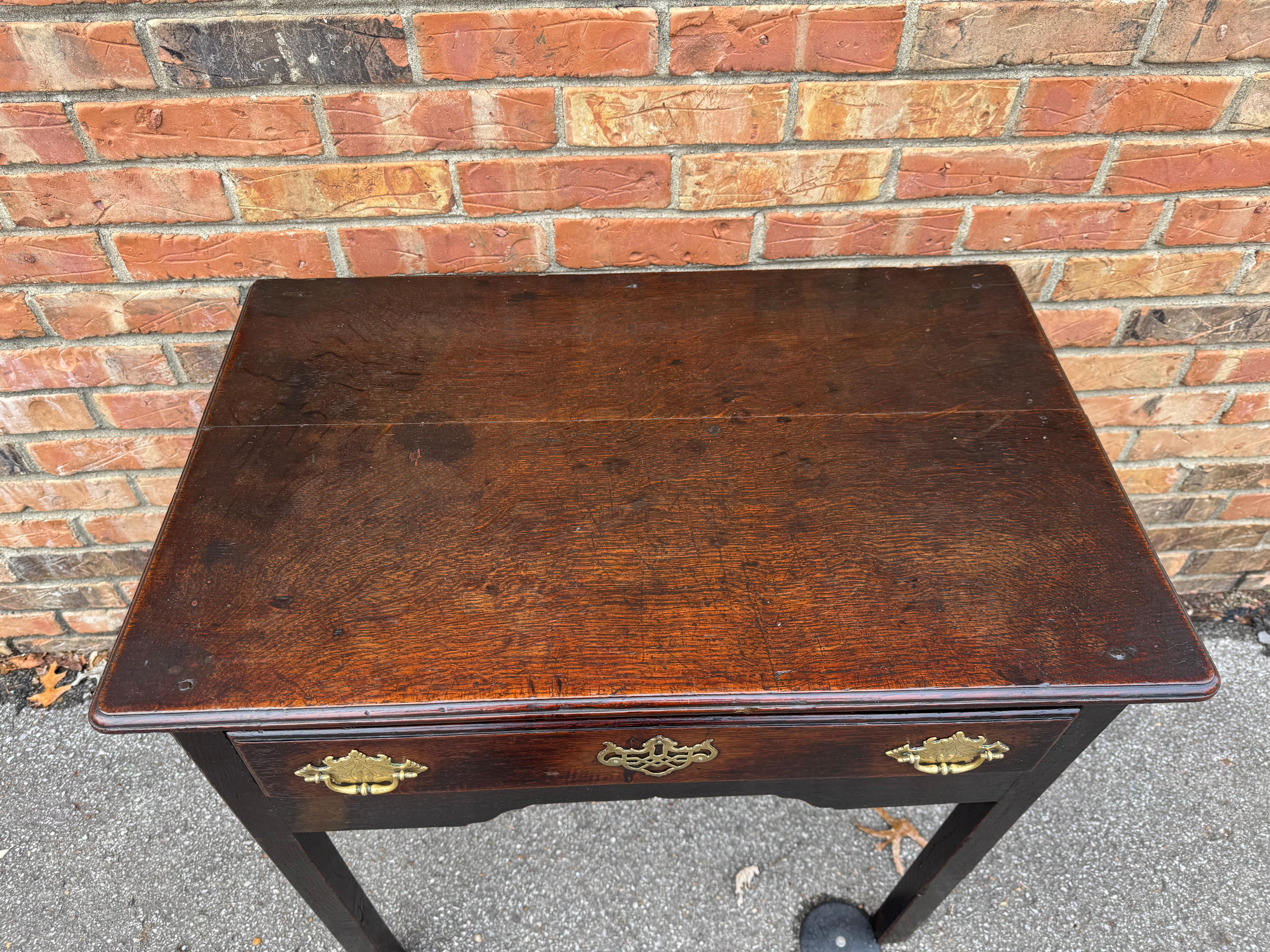 Bois Table d'appoint anglaise du XVIIIe siècle en vente