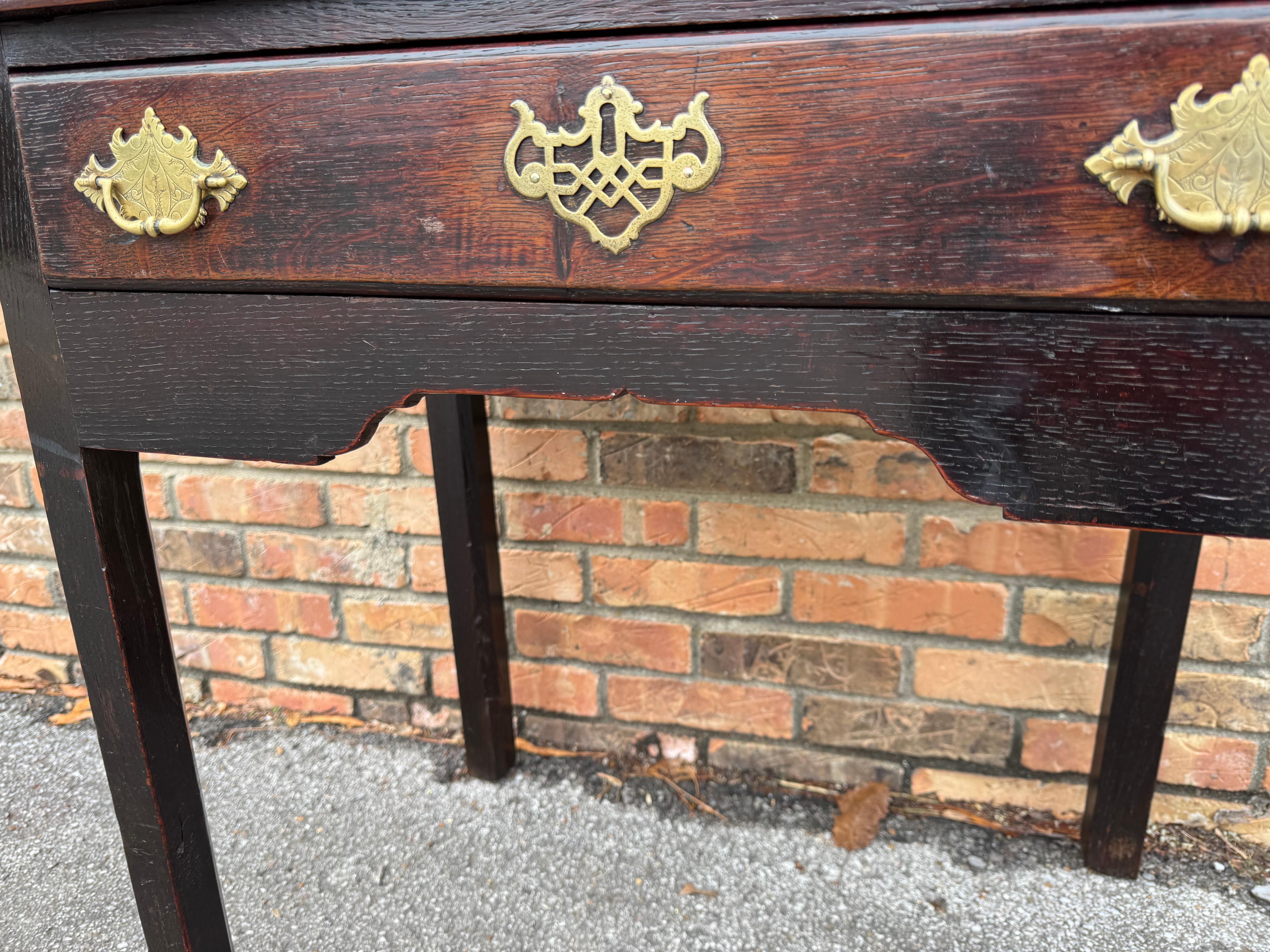 Table d'appoint anglaise du XVIIIe siècle en vente 1