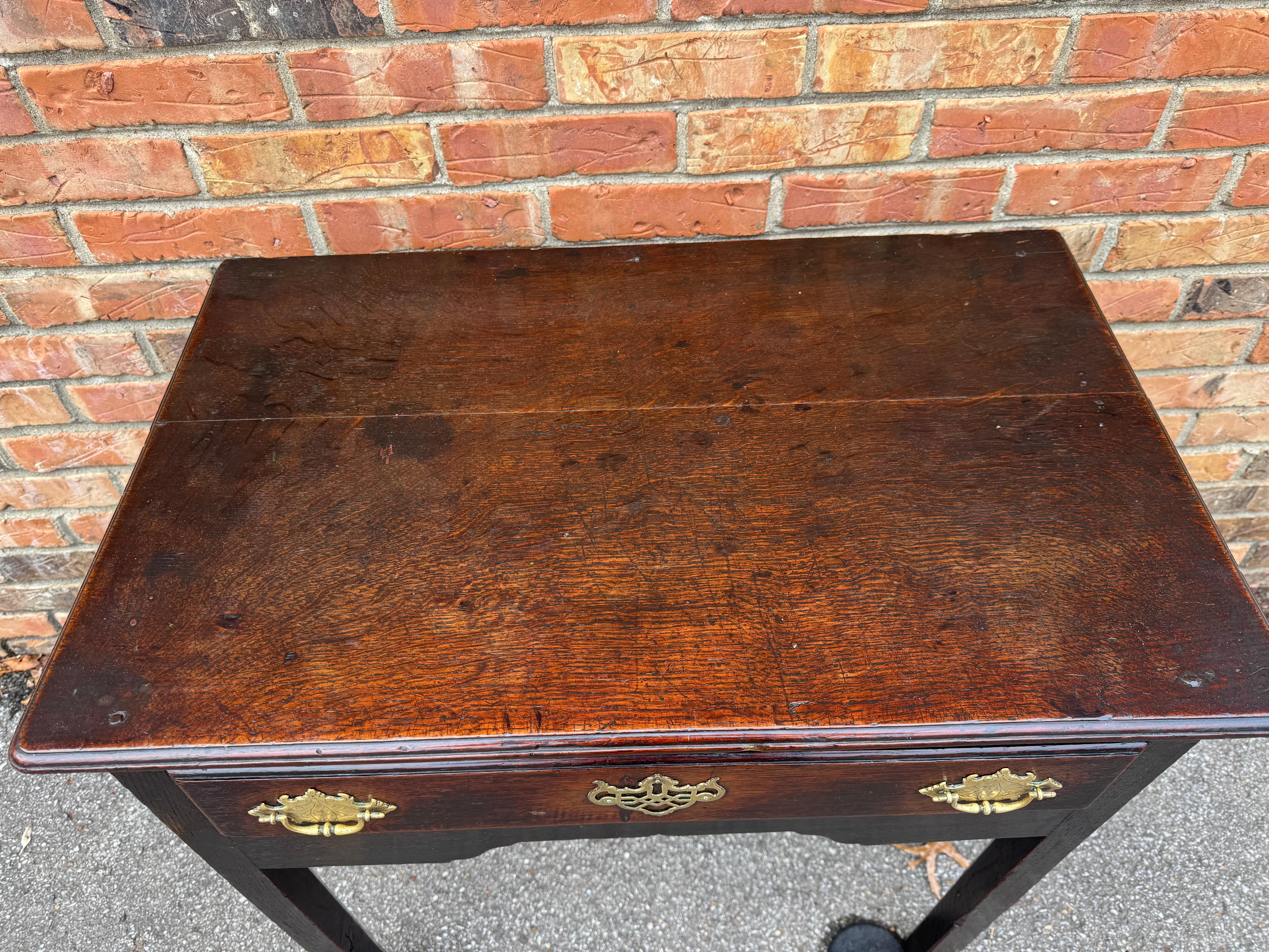 Table d'appoint anglaise du XVIIIe siècle en vente 2