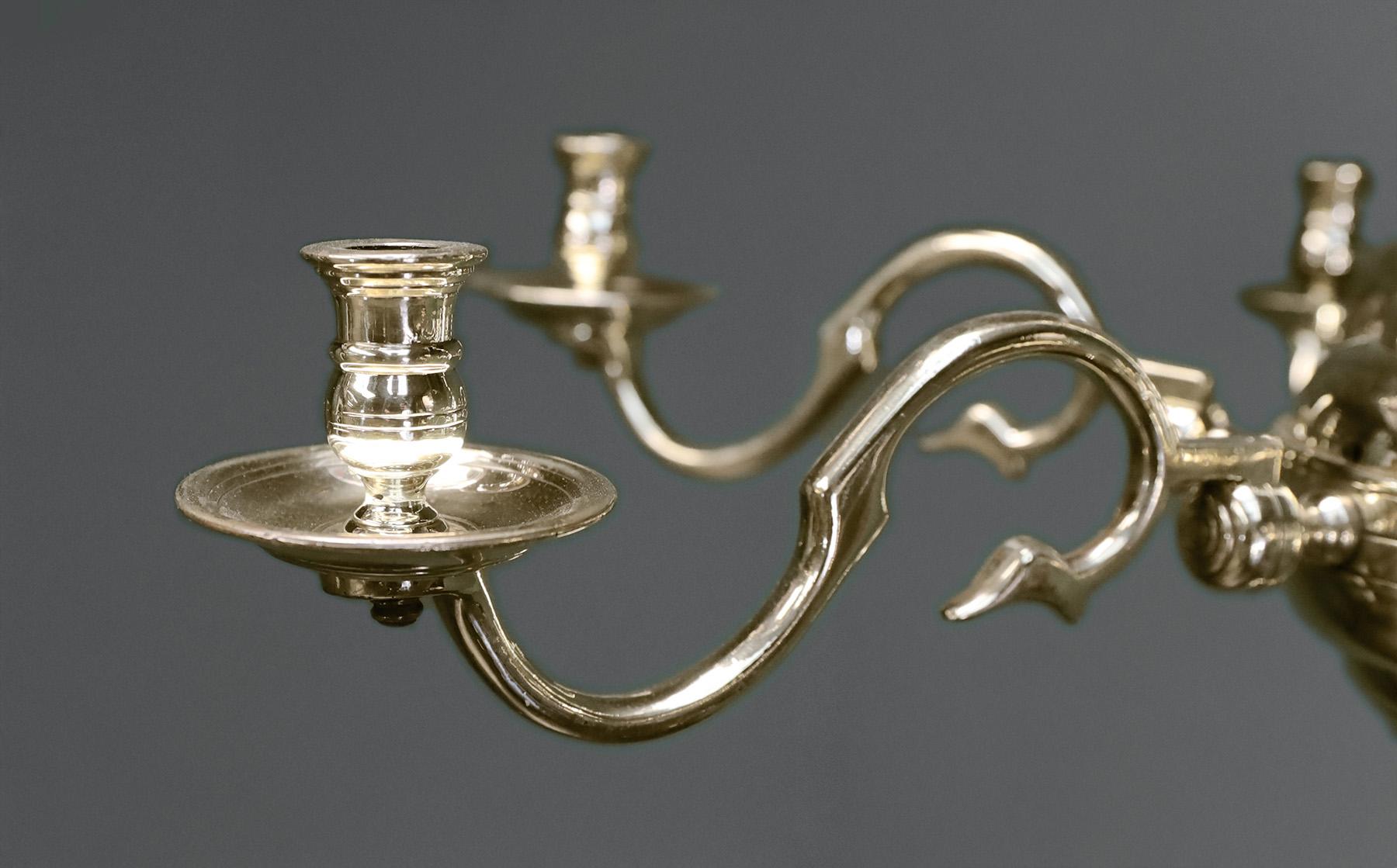 Georgiano Lampadario inglese a sei bracci in ottone del XVIII secolo in vendita