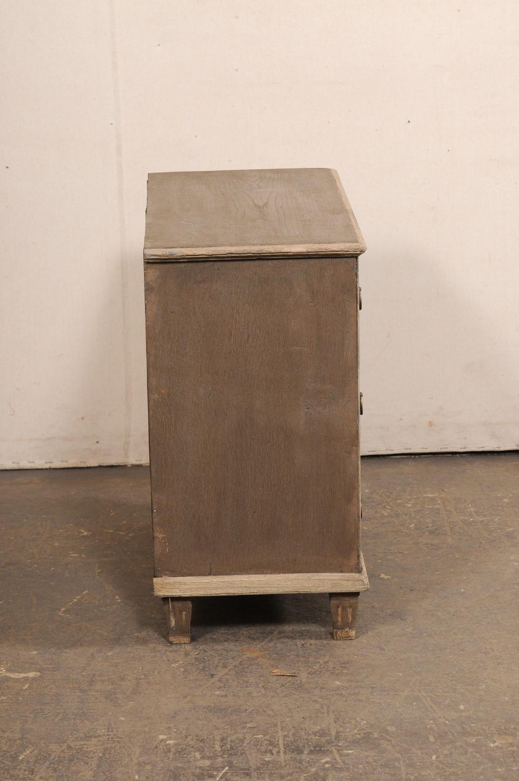 Legno 18° secolo  Comò inglese (stile svedese) Petite a 3 cassetti in vendita