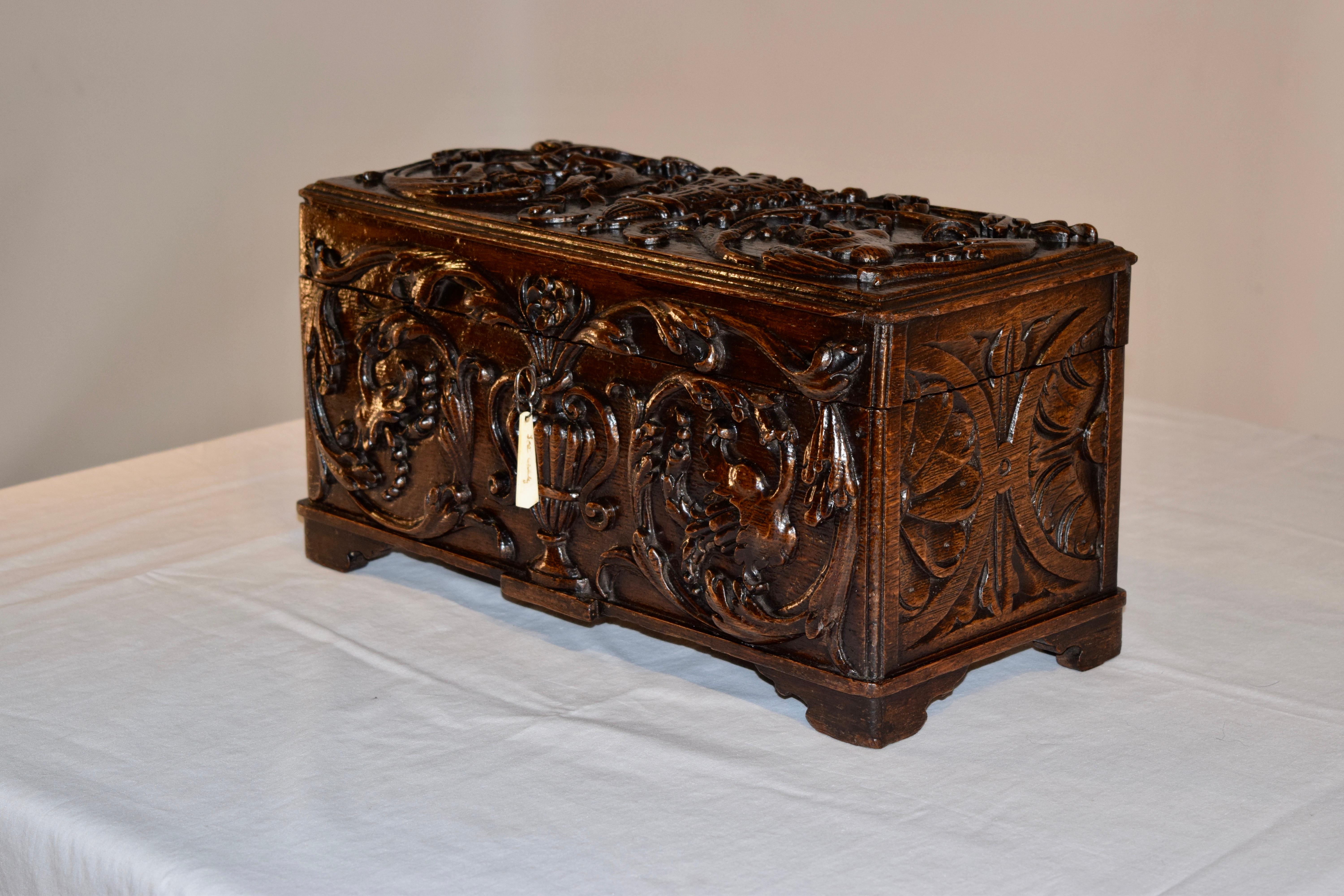 18th Century English Tea Caddy In Good Condition In High Point, NC