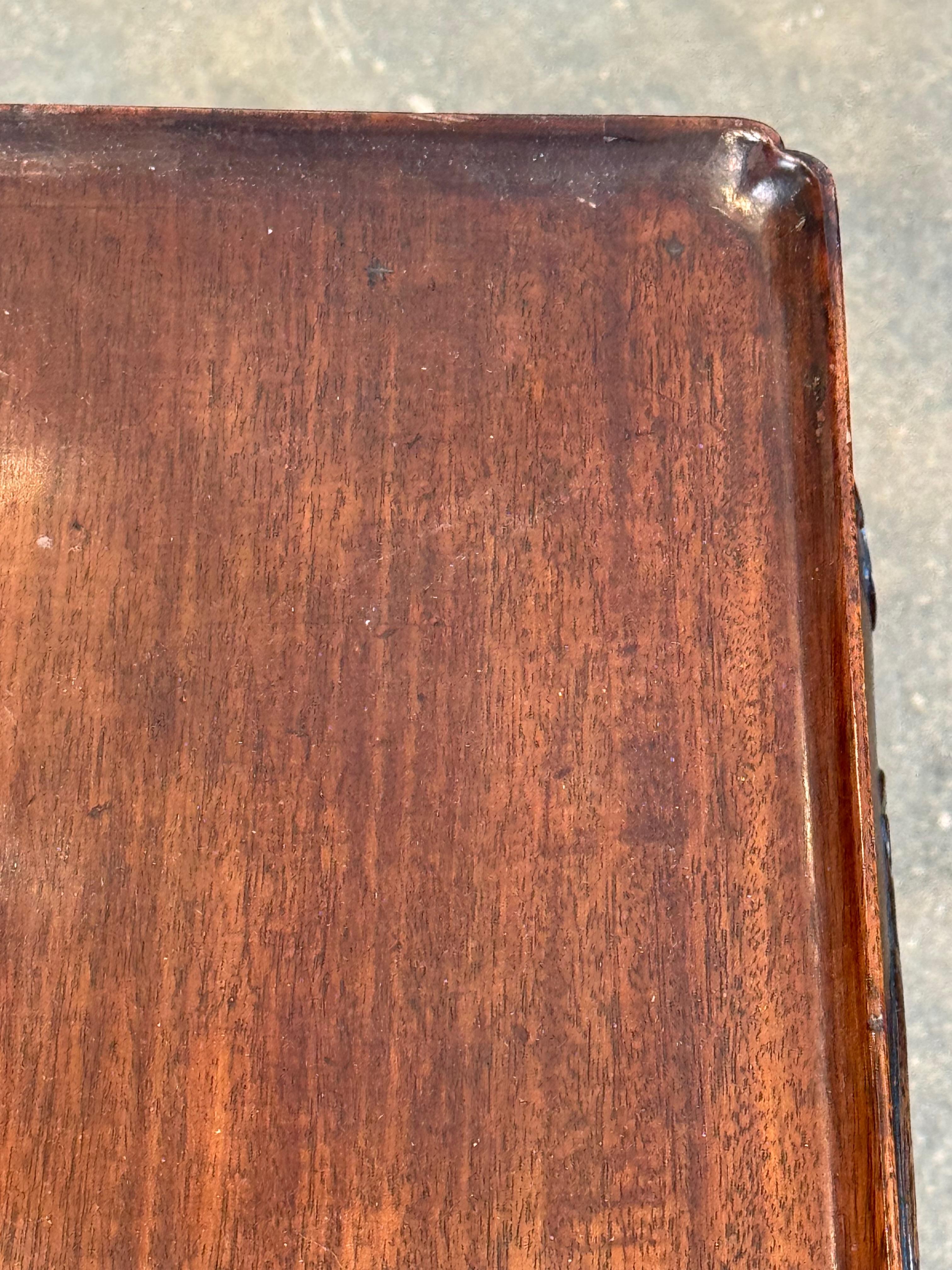 18th-Century English Tea Table With Carved Shell Apron 1