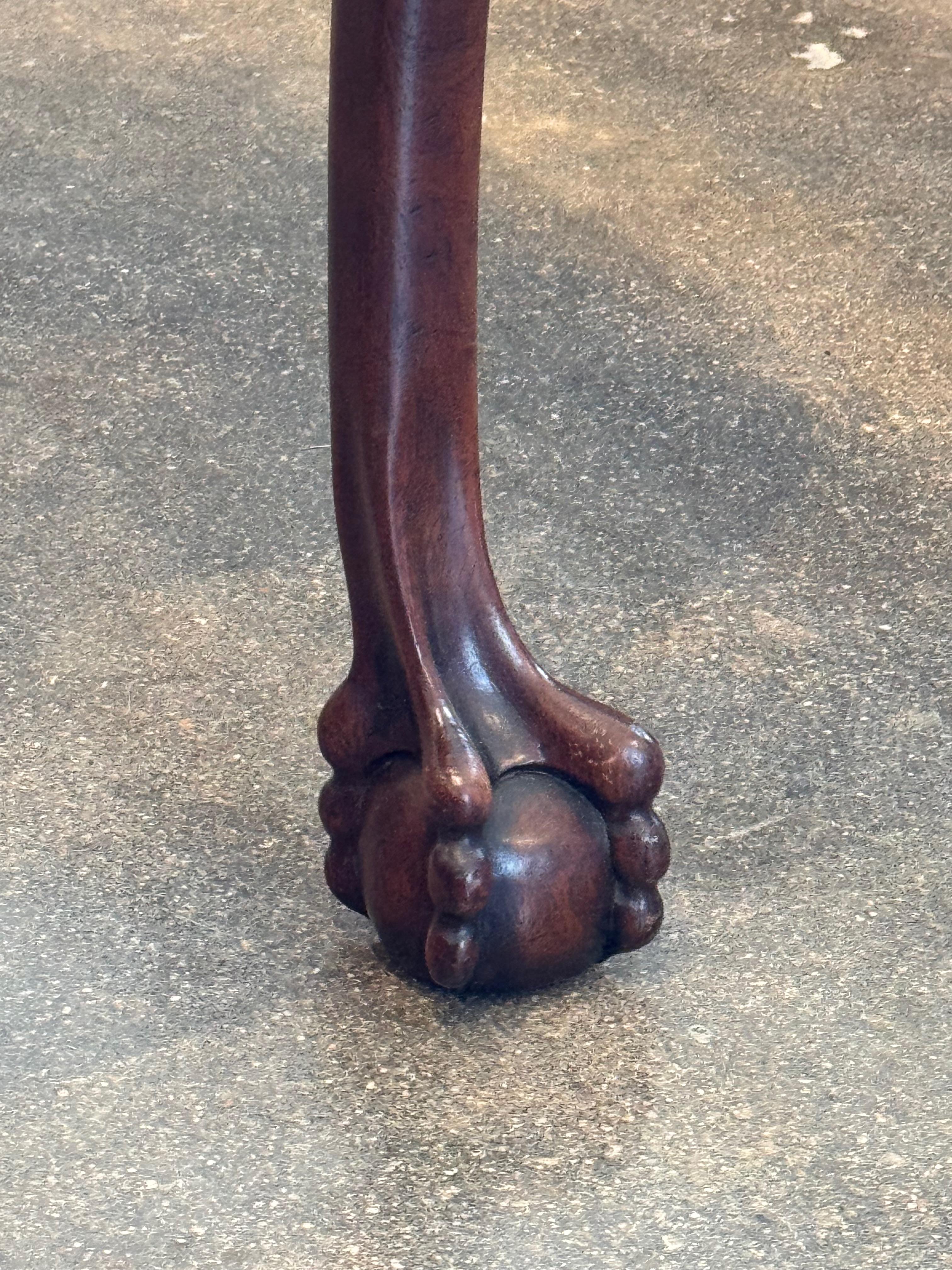 18th-Century English Tea Table With Carved Shell Apron 2