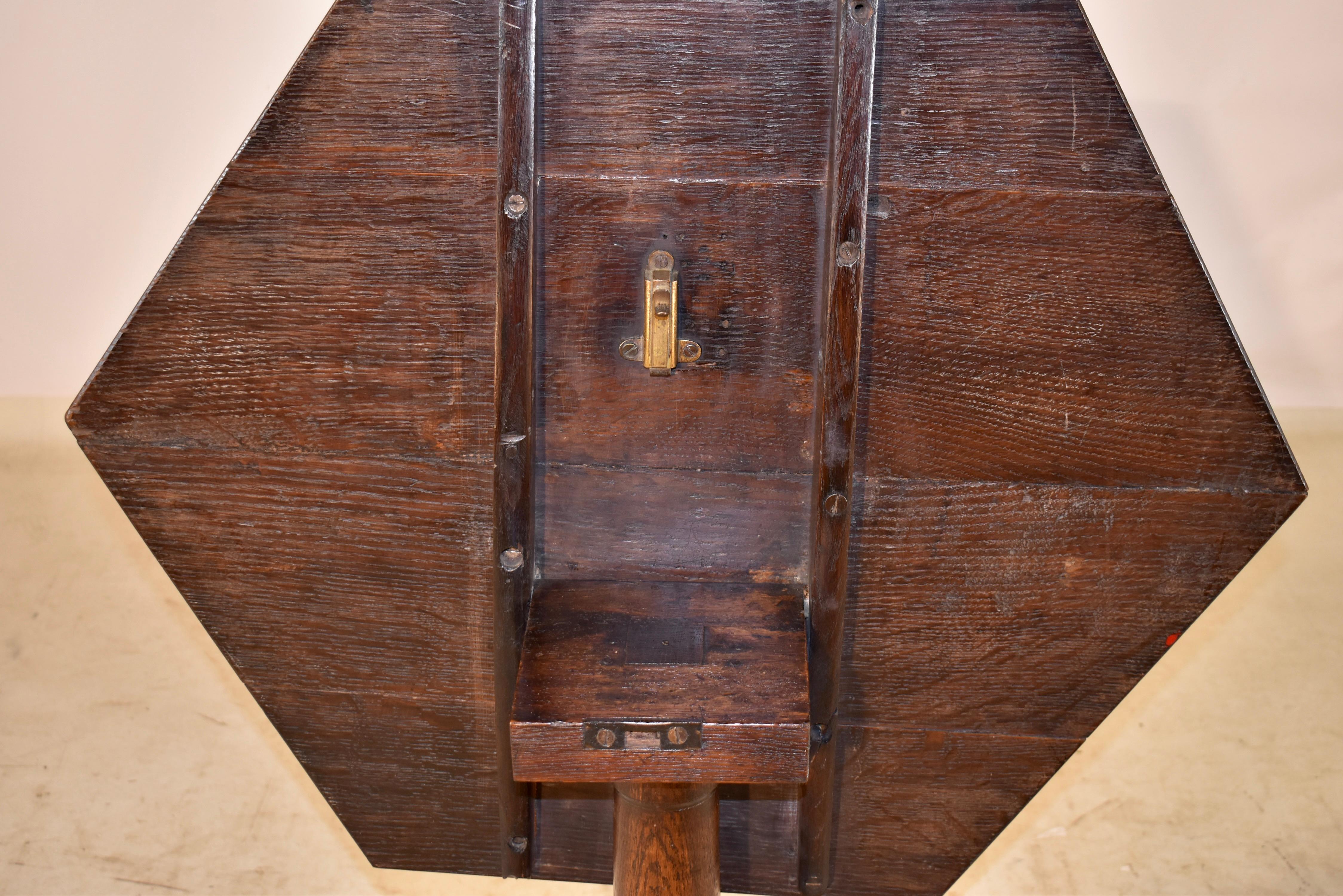 Oak 18th Century English Tilt Top Side Table For Sale