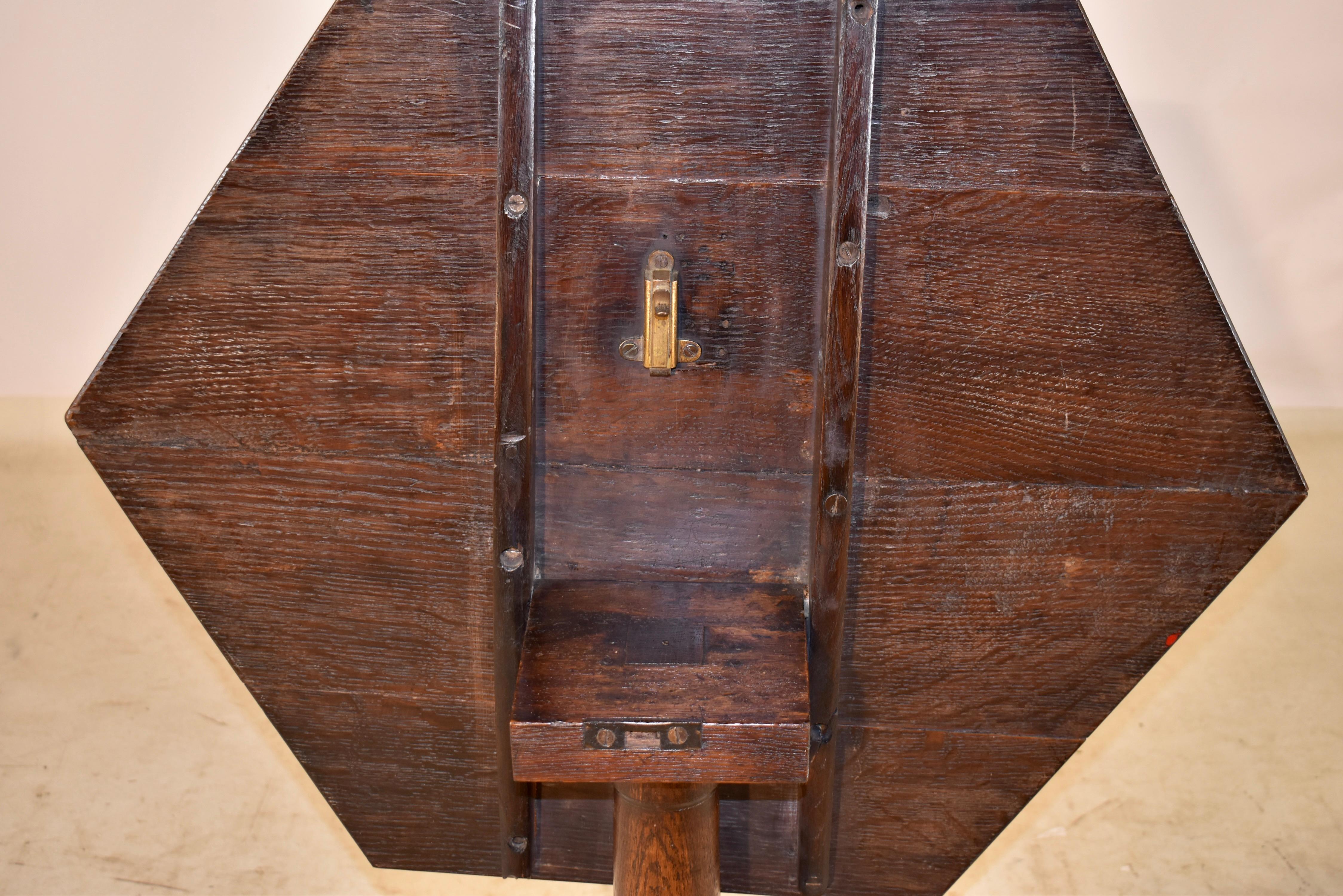 Oak 18th Century English Tilt Top Side Table
