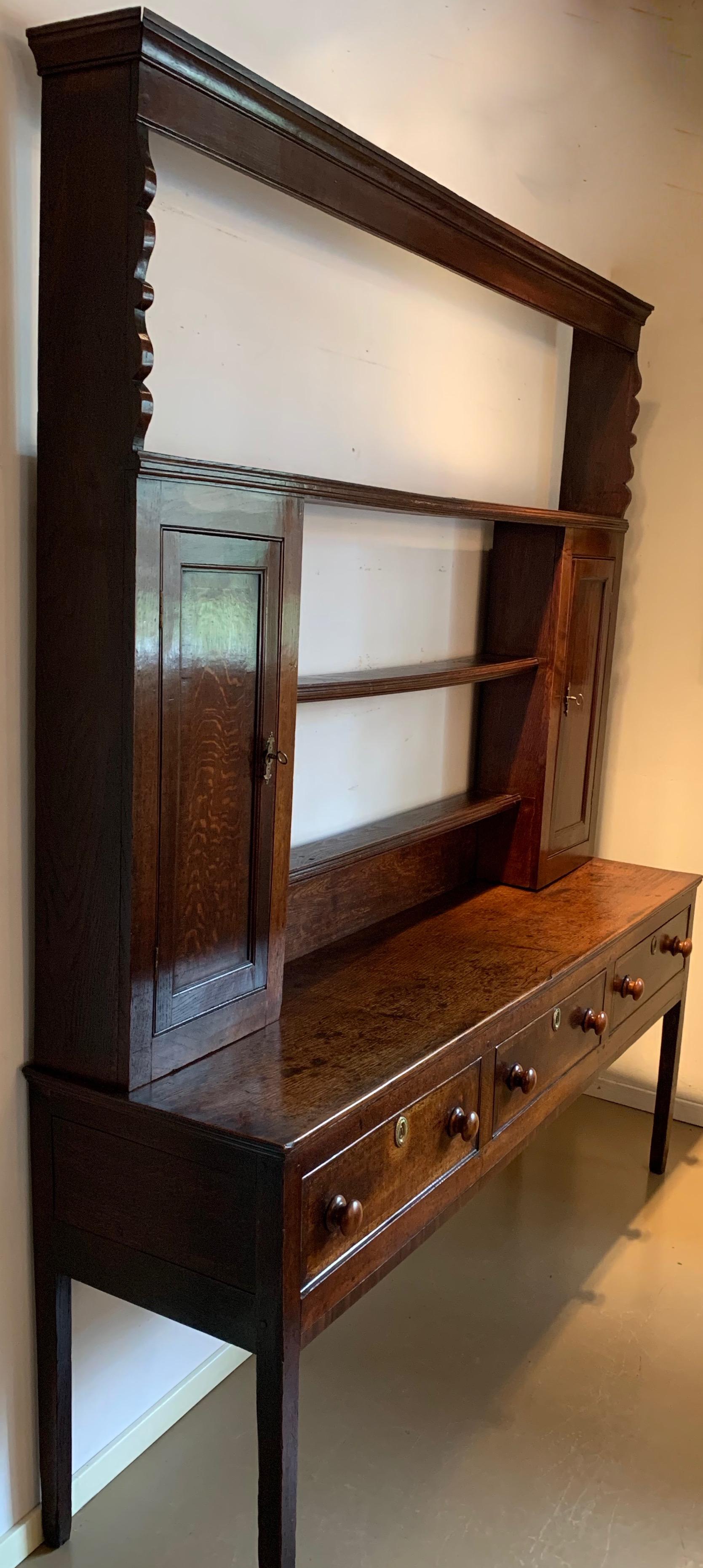 18th Century English Tin Dresser In Good Condition In Eindhoven, NL