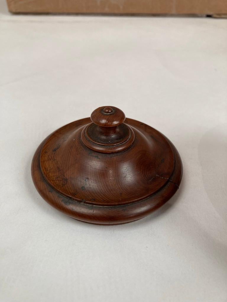 18th Century English Treen Yew Wood Lidded Jar For Sale 9