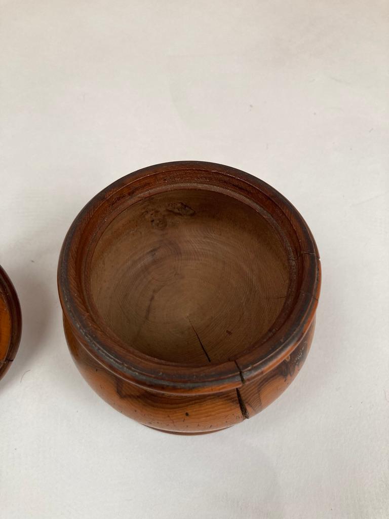18th Century English Treen Yew Wood Lidded Jar For Sale 11