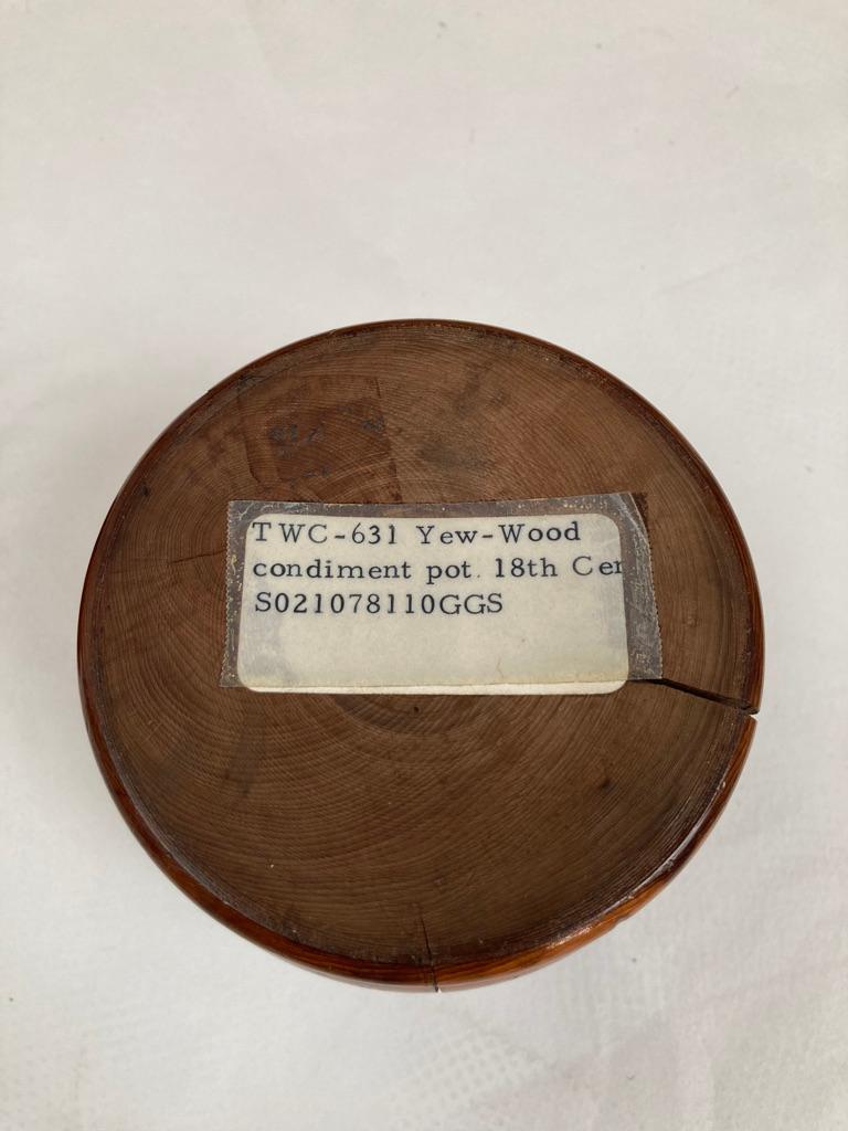 18th Century English Treen Yew Wood Lidded Jar For Sale 13