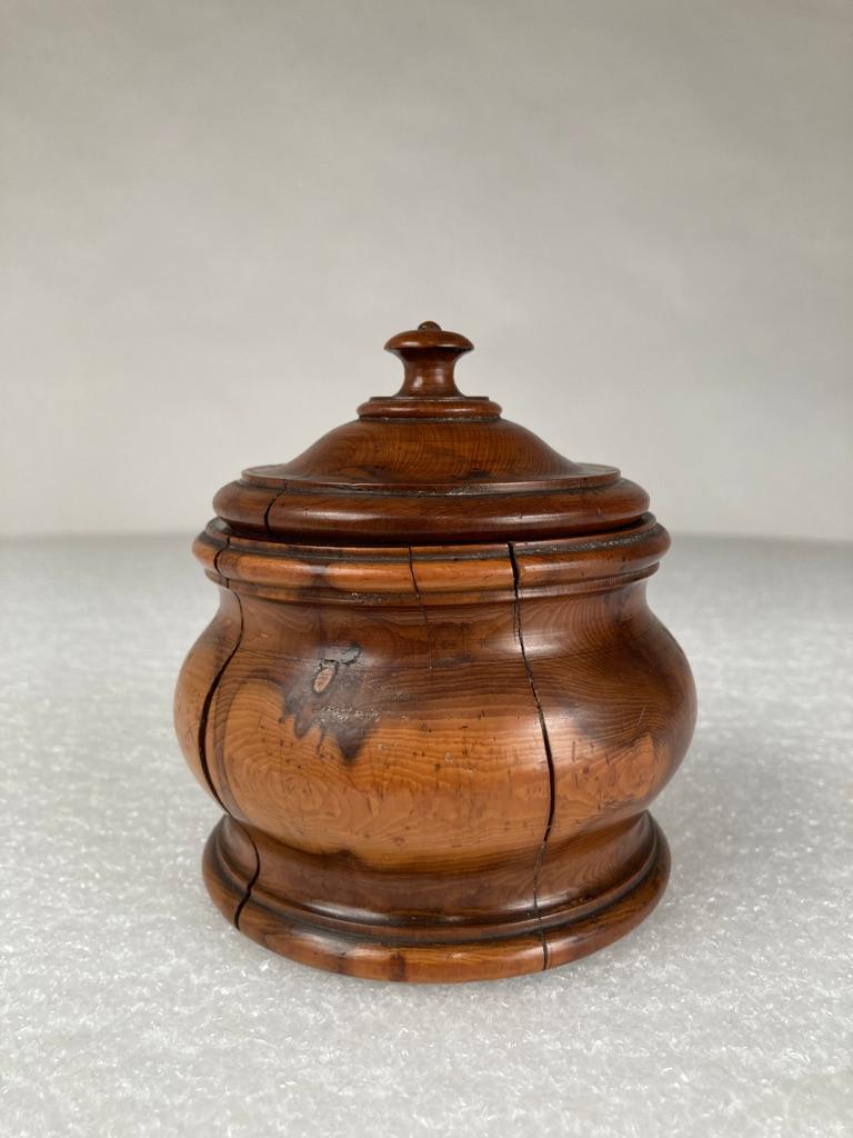 Georgian 18th Century English Treen Yew Wood Lidded Jar For Sale