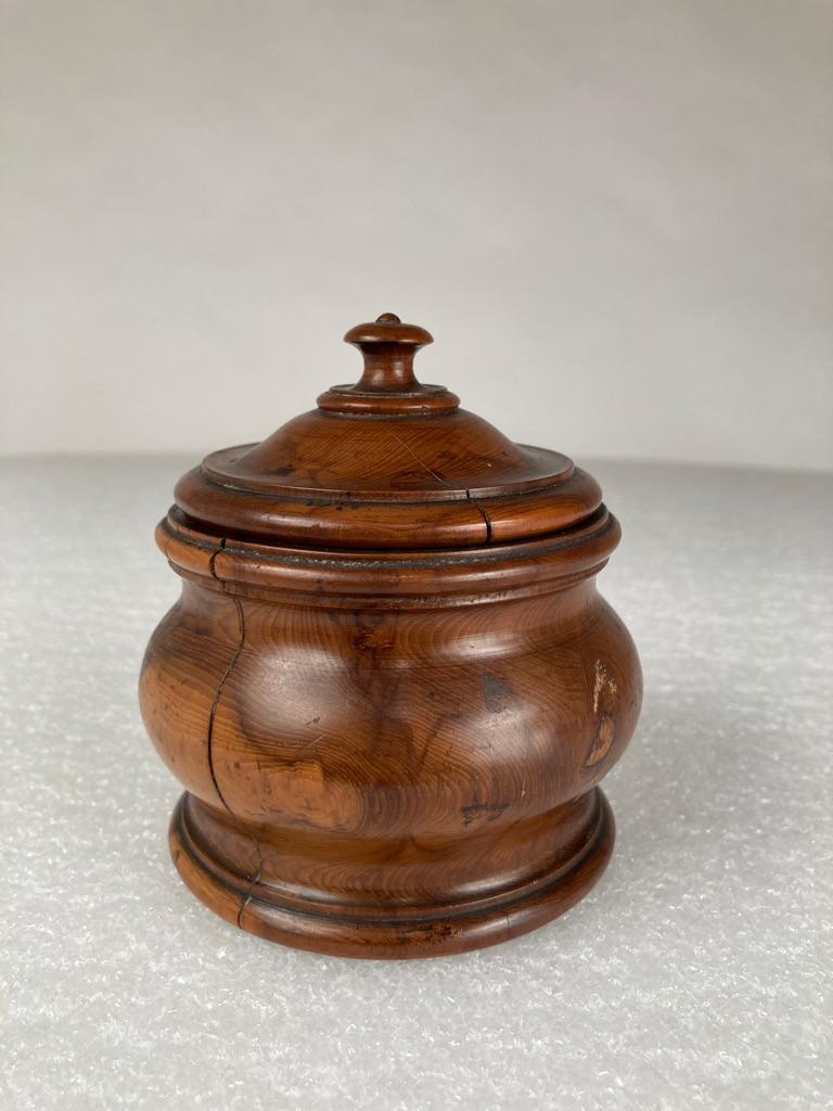 Hand-Carved 18th Century English Treen Yew Wood Lidded Jar For Sale