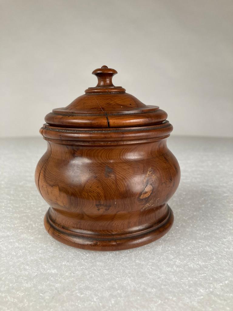 18th Century English Treen Yew Wood Lidded Jar For Sale 1