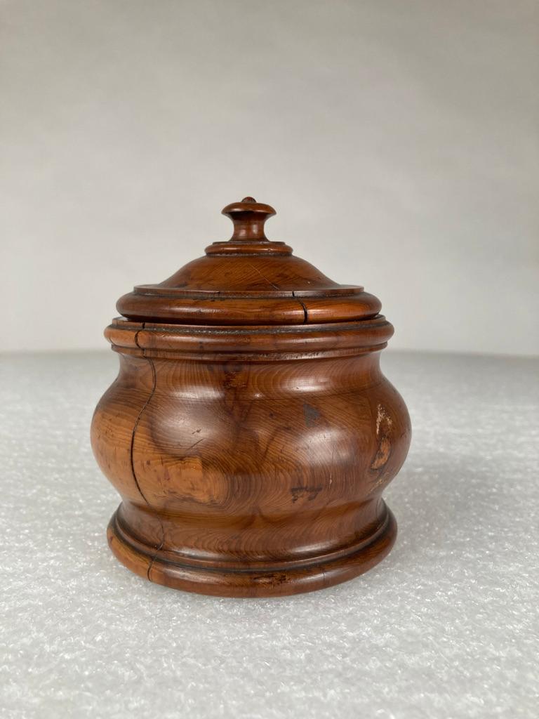 18th Century English Treen Yew Wood Lidded Jar For Sale 2