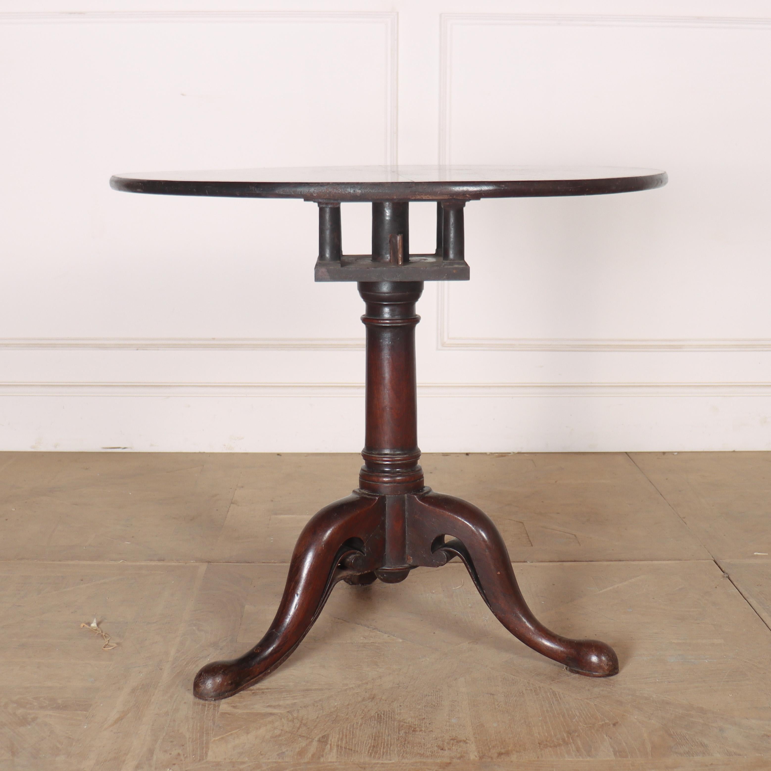 Englischer Dreibein-Tisch aus dem 18. Jahrhundert (Mahagoni) im Angebot