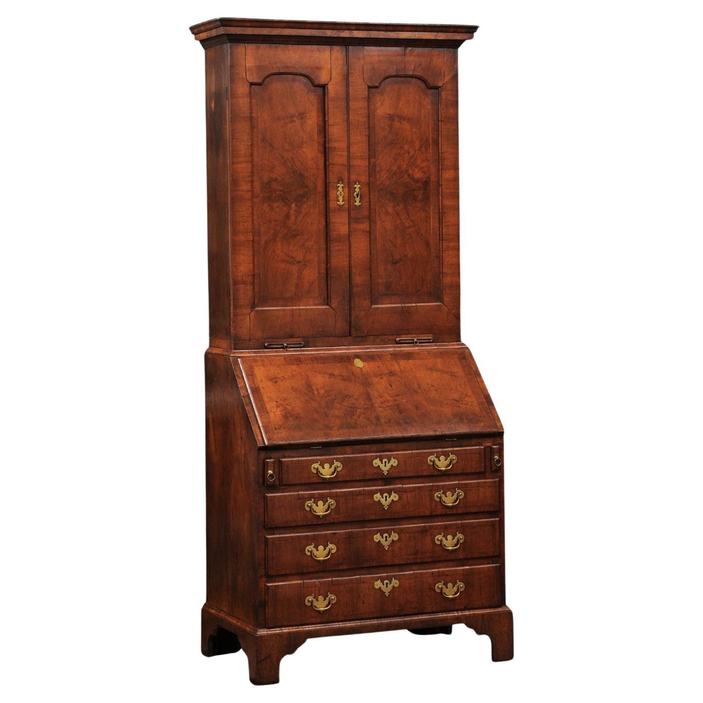 Bibliothèque-bureau en noyer anglais du XVIIIe siècle avec portes aveugles
