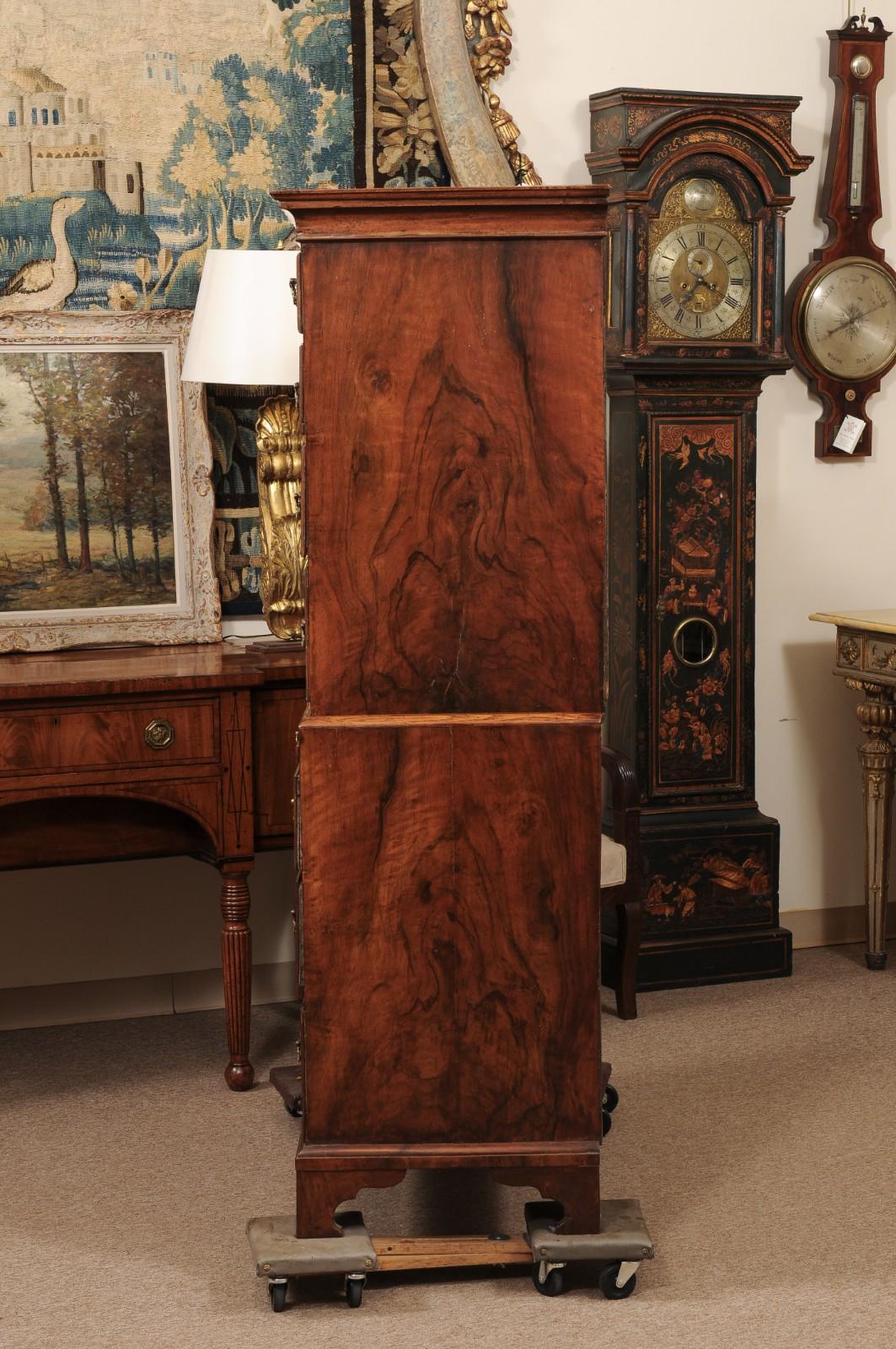 Cassapanca inglese in noce del XVIII secolo con ferramenta in bronzo in vendita 7