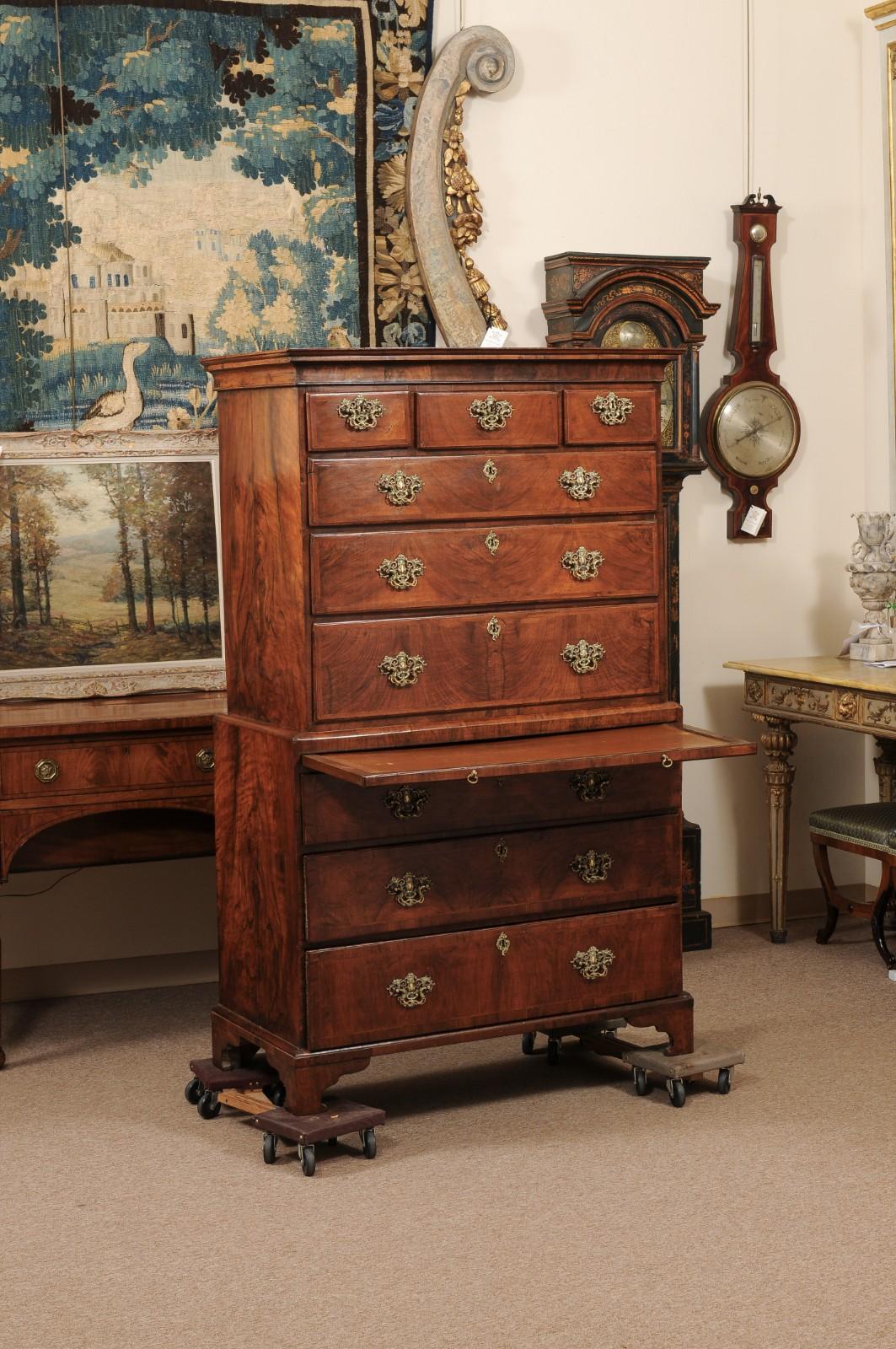 Cassapanca inglese in noce del XVIII secolo con ferramenta in bronzo In condizioni discrete in vendita a Atlanta, GA