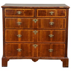 Commode anglaise du XVIIIe siècle en noyer avec incrustation