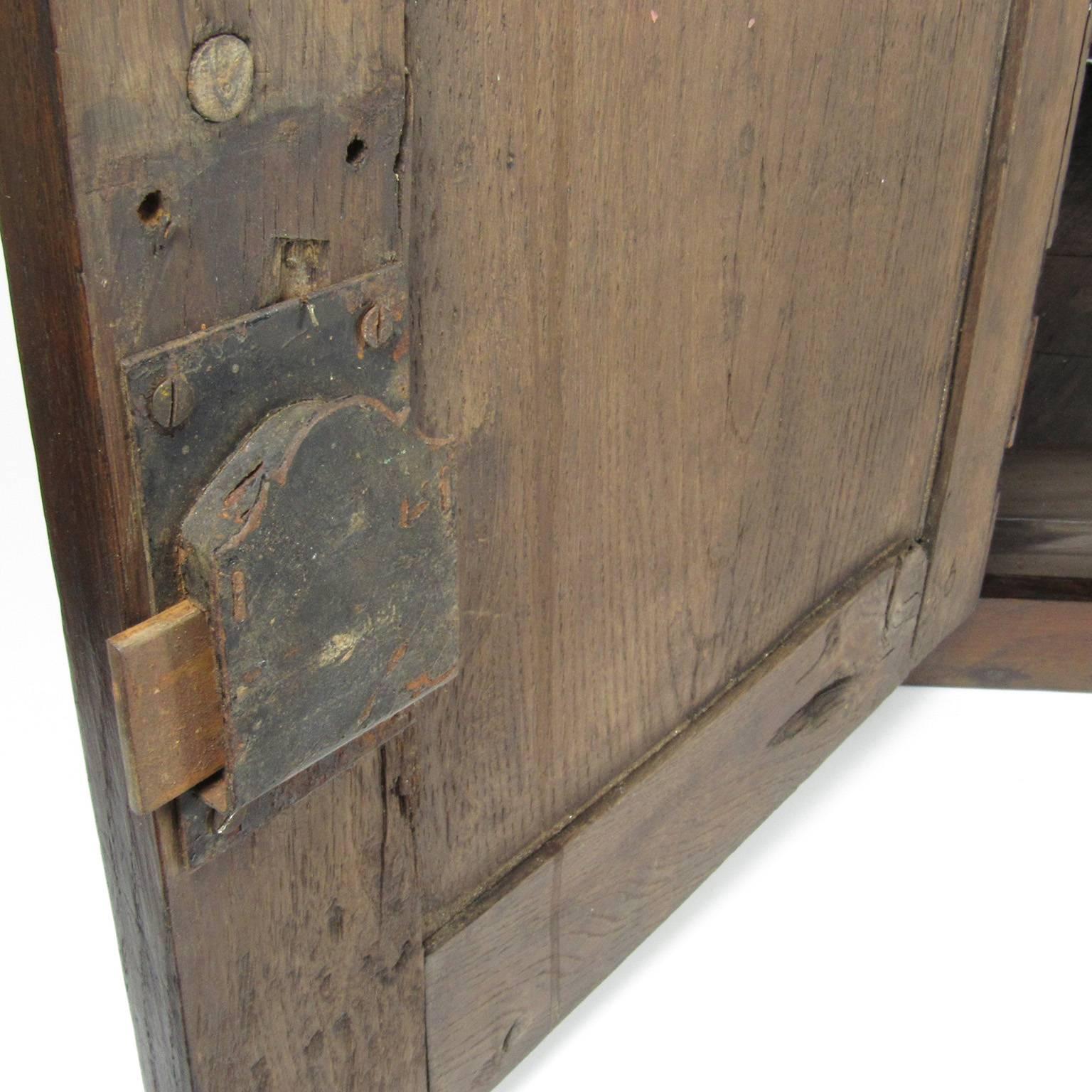 18th Century English Walnut Diminutive Wall Cabinet with Great Patina In Good Condition In Concord, MA