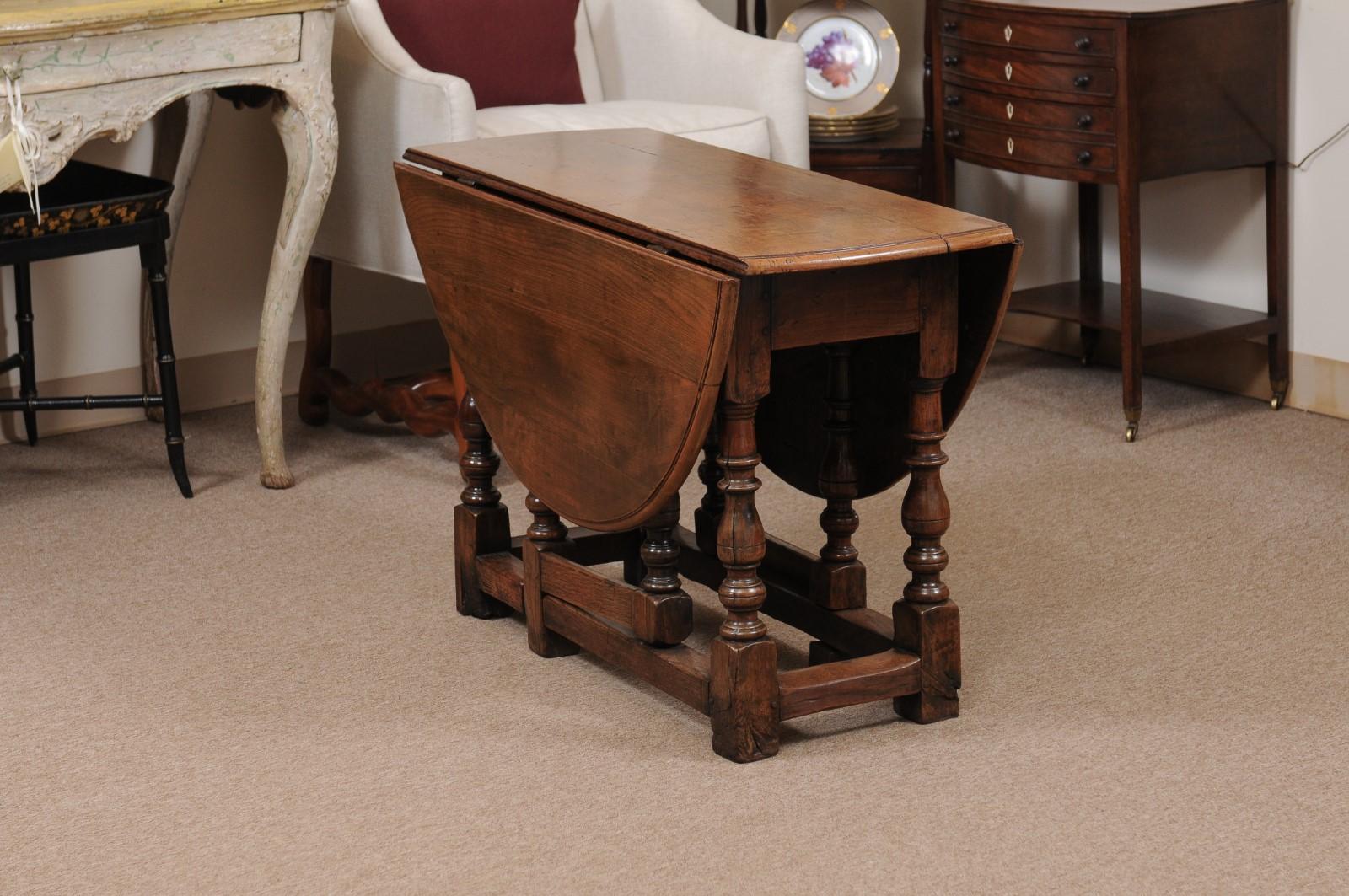 18th Century English Walnut Gate Leg Table with Drop Leaves & Turned Legs For Sale 6