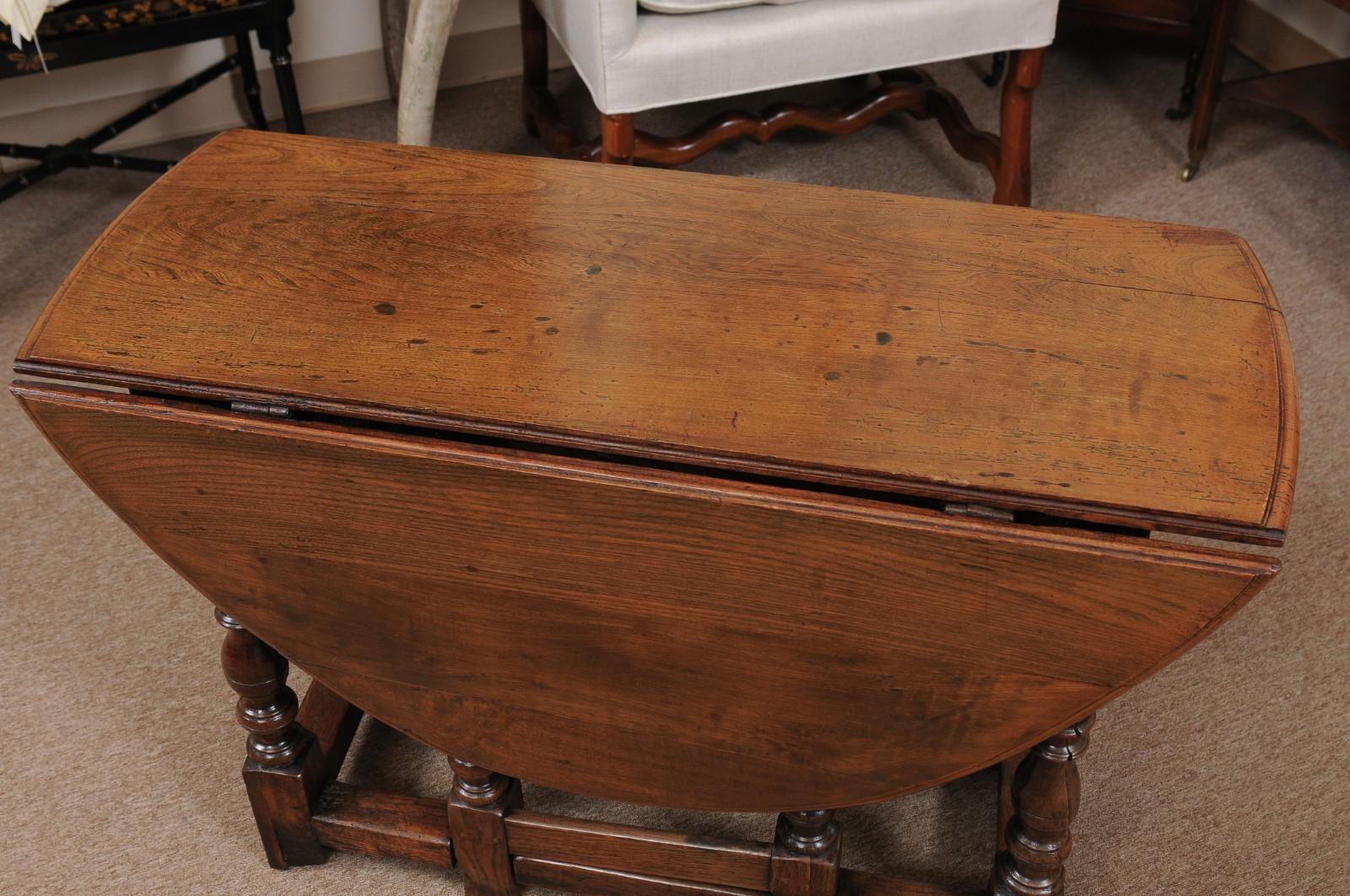 18th Century English Walnut Gate Leg Table with Drop Leaves & Turned Legs For Sale 8