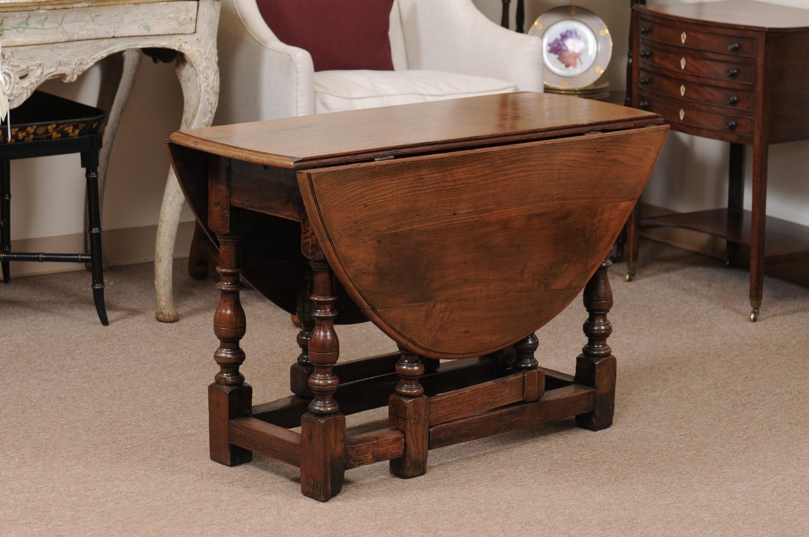 18th Century English Walnut Gate Leg Table with Drop Leaves & Turned Legs For Sale 9