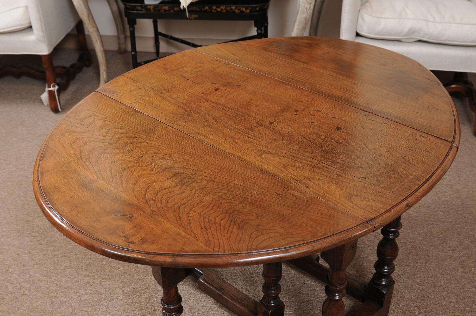 18th Century English Walnut Gate Leg Table with Drop Leaves & Turned Legs For Sale 2