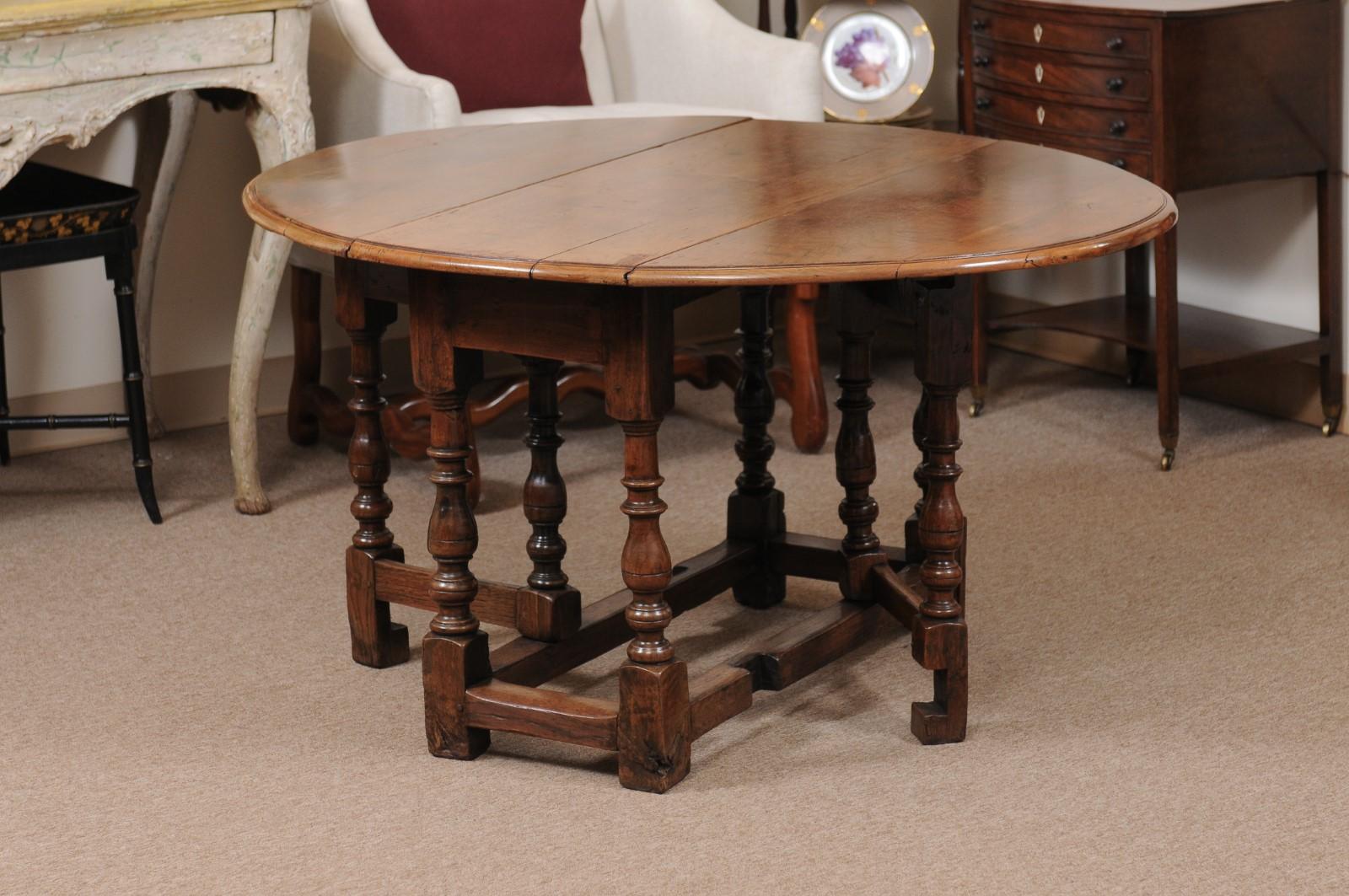 18th Century English Walnut Gate Leg Table with Drop Leaves & Turned Legs 1