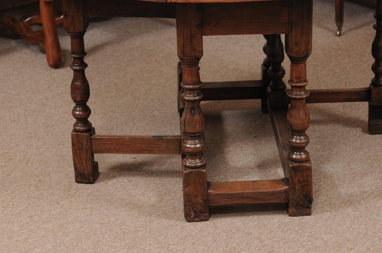 18th Century English Walnut Gate Leg Table with Drop Leaves & Turned Legs For Sale 5