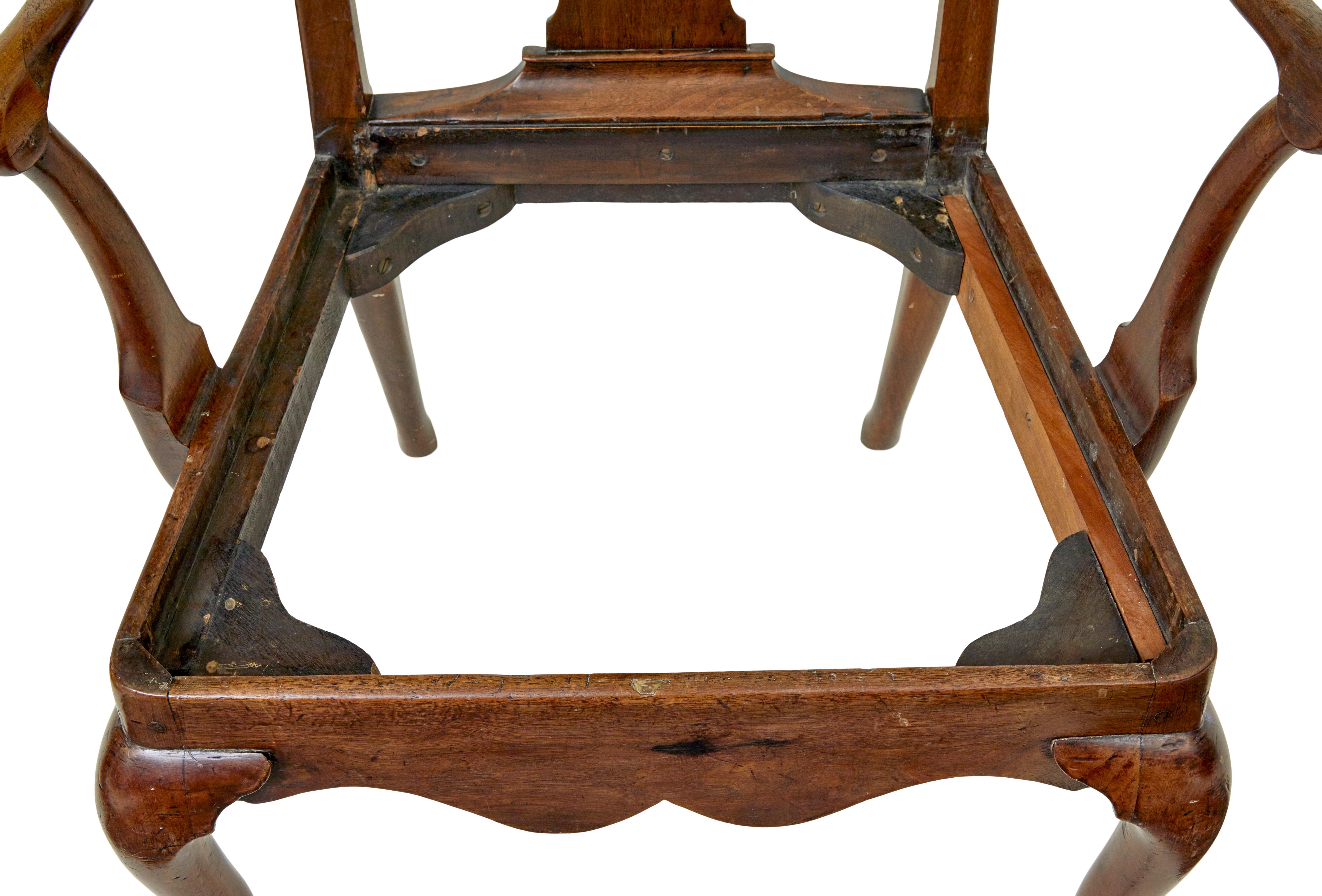 18th century English walnut study armchair in vendita 3