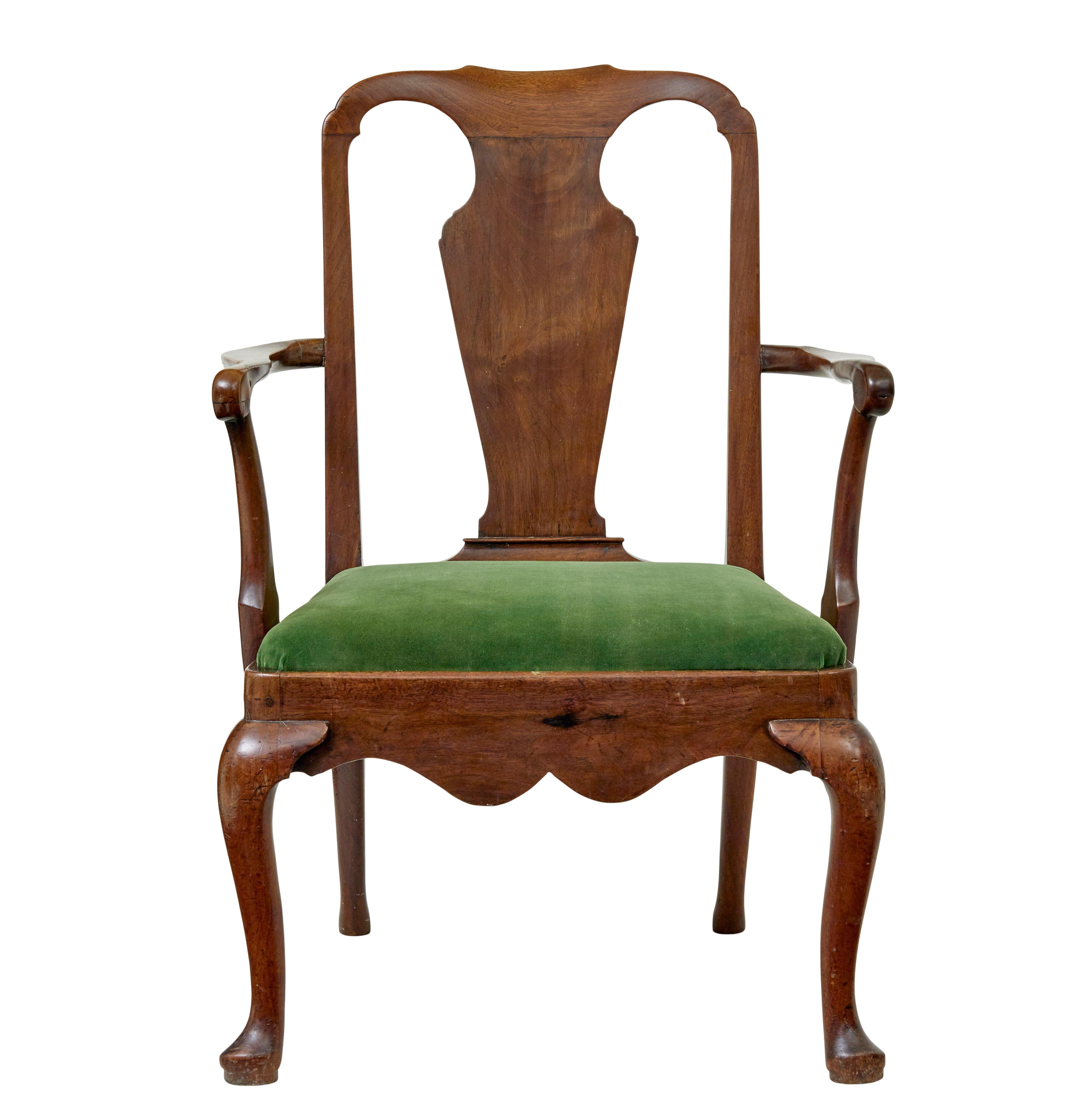 Regina Anna 18th century English walnut study armchair in vendita