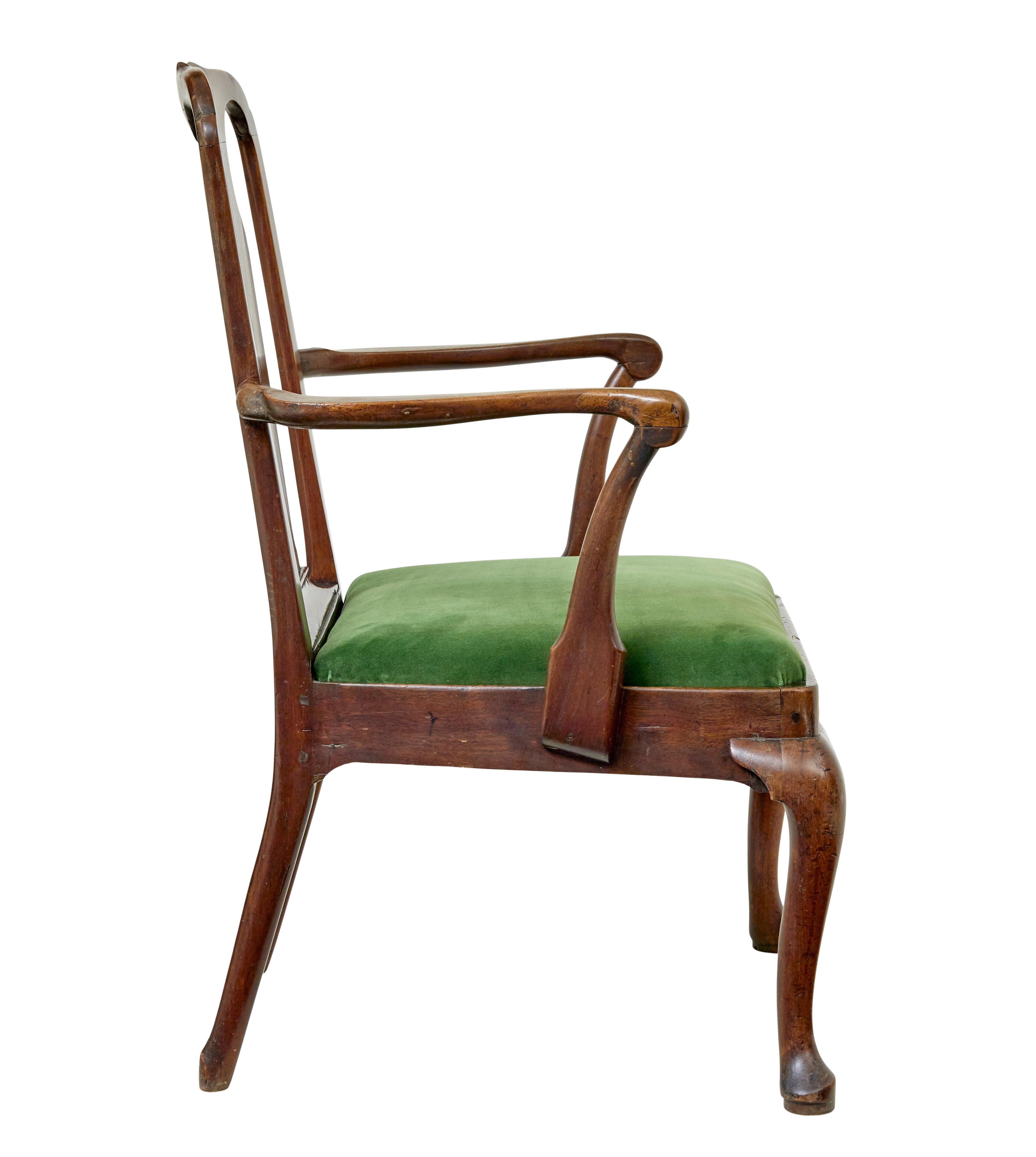 Intagliato 18th century English walnut study armchair in vendita