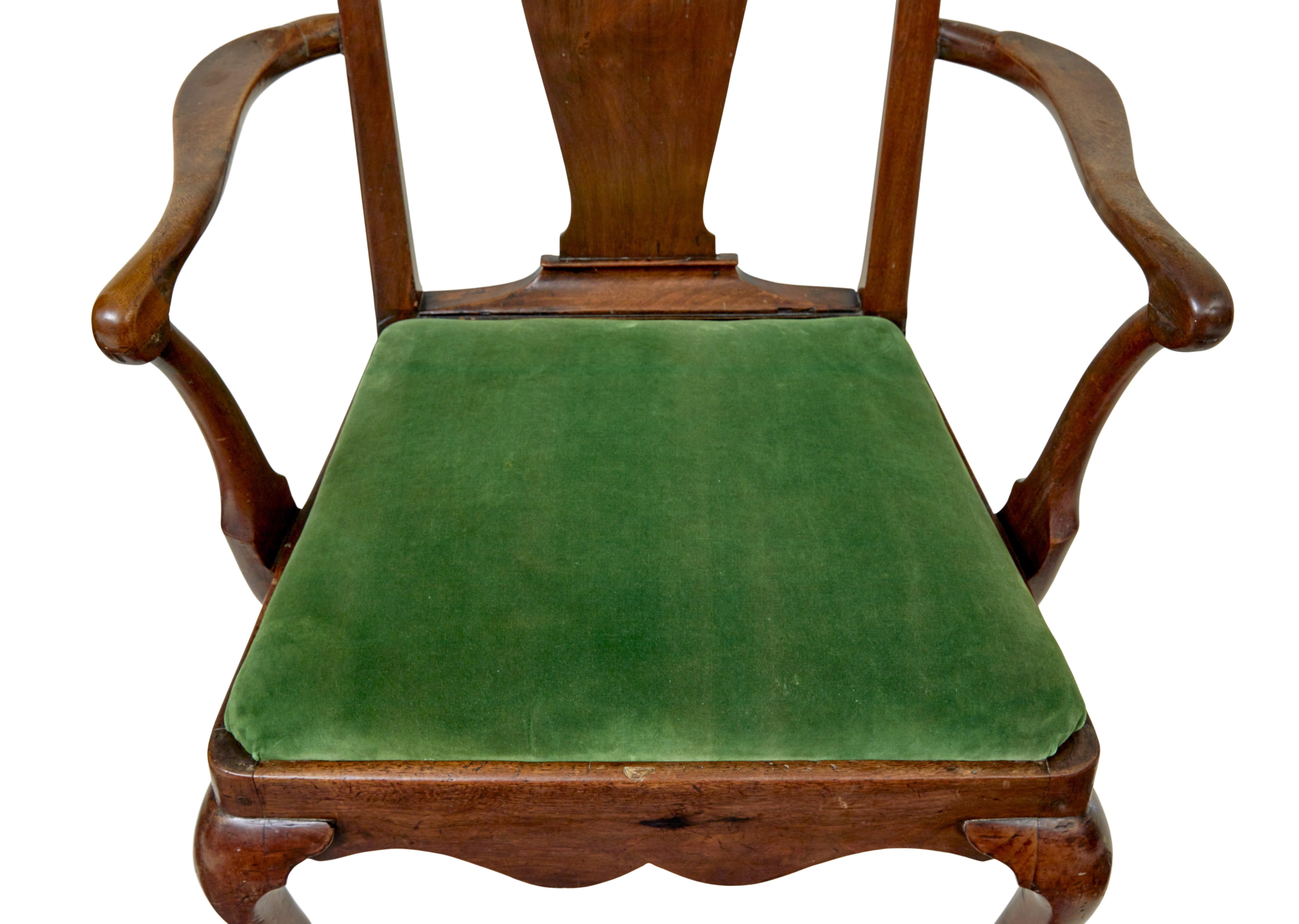 Tessuto 18th century English walnut study armchair in vendita