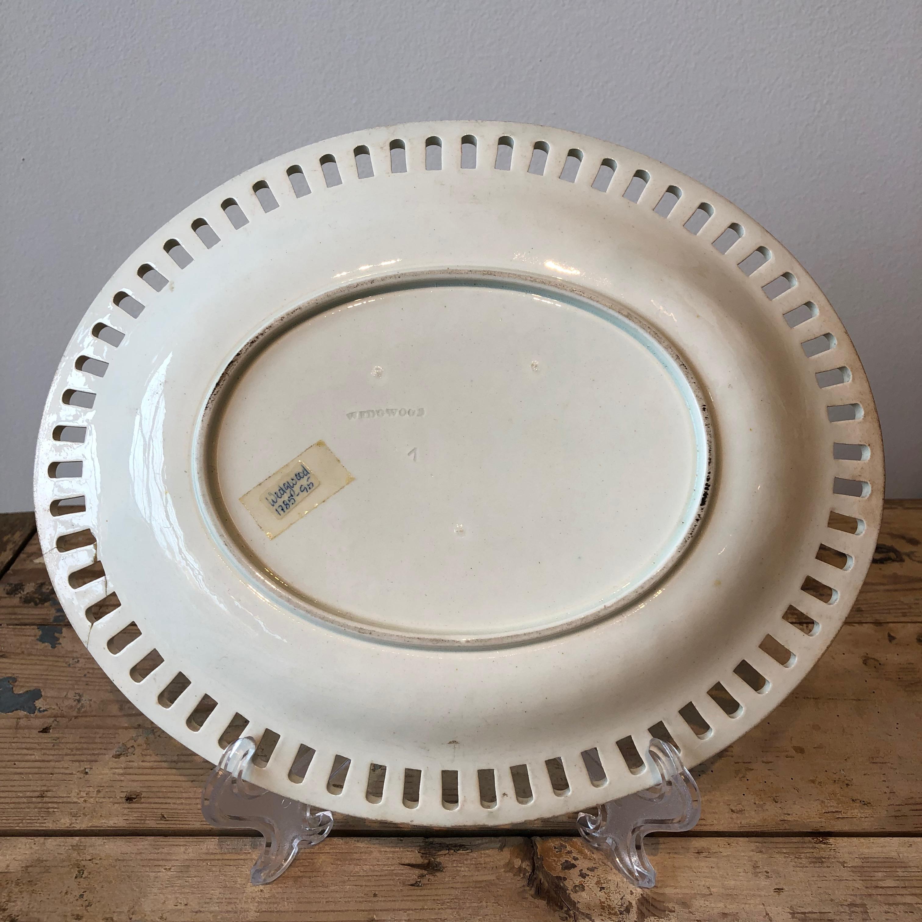 18th Century English Wedgwood Creamware Platter For Sale 3