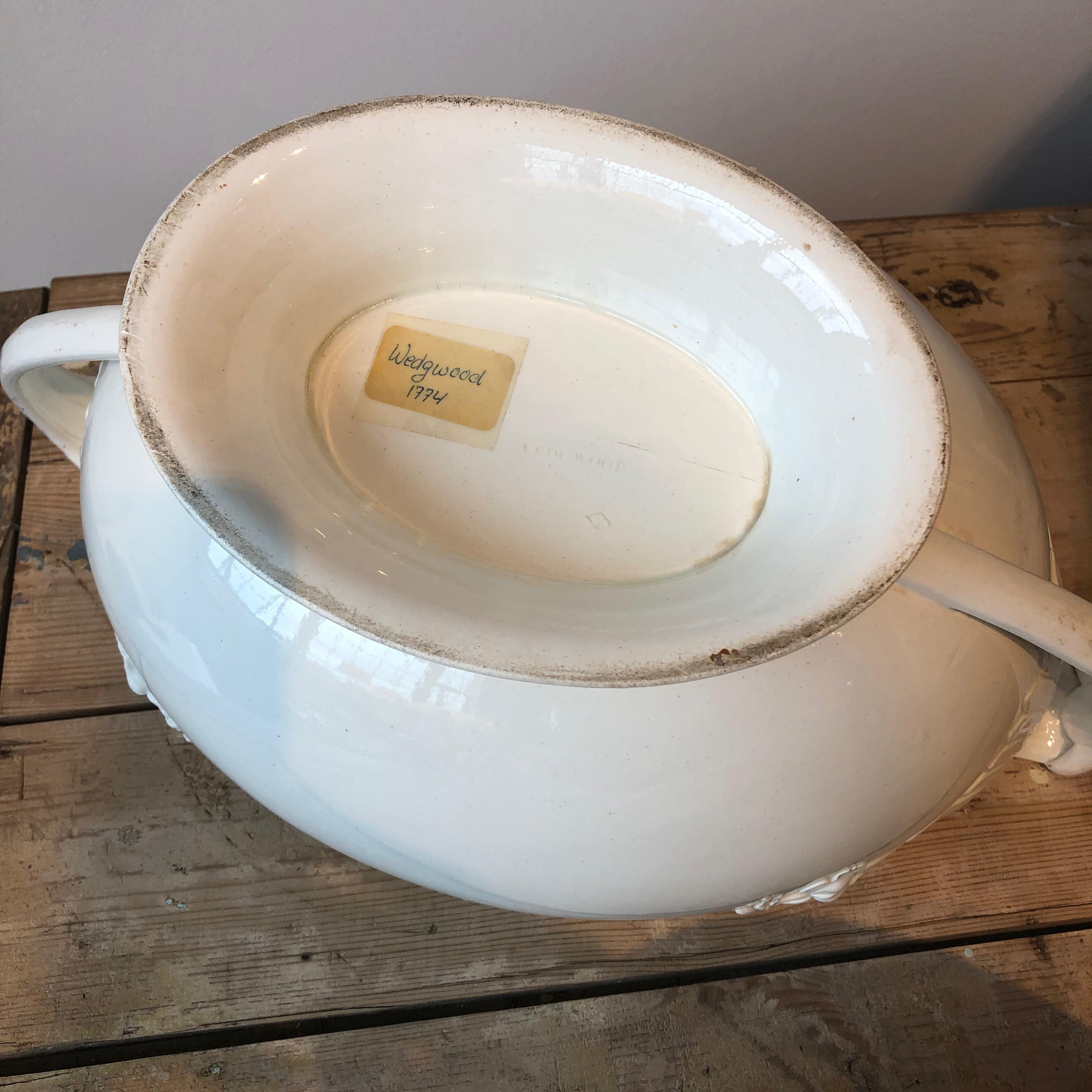 18th Century English Wedgwood Creamware Tureen For Sale 2