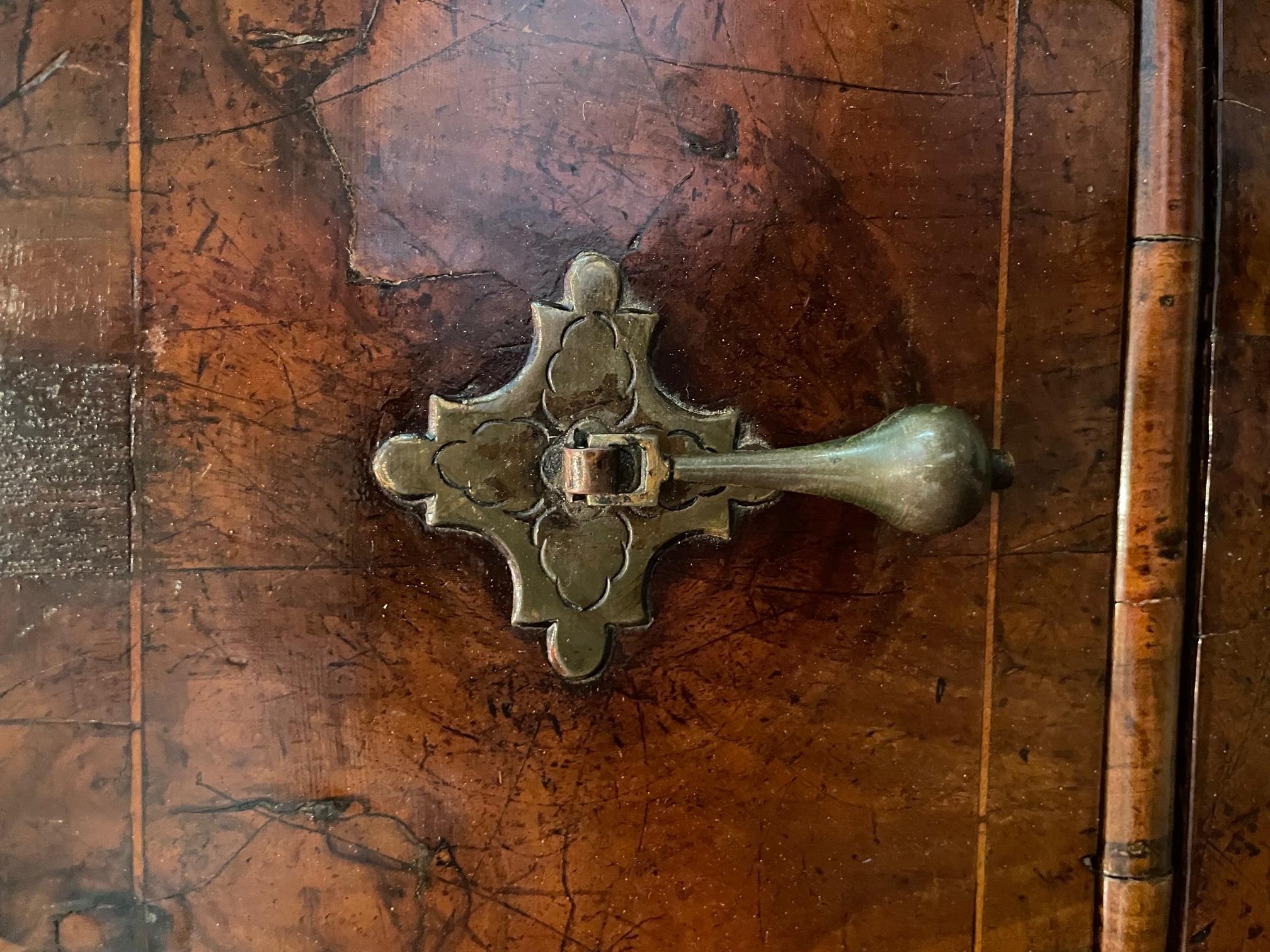 18th Century English William and Mary Chest of Drawers For Sale 5