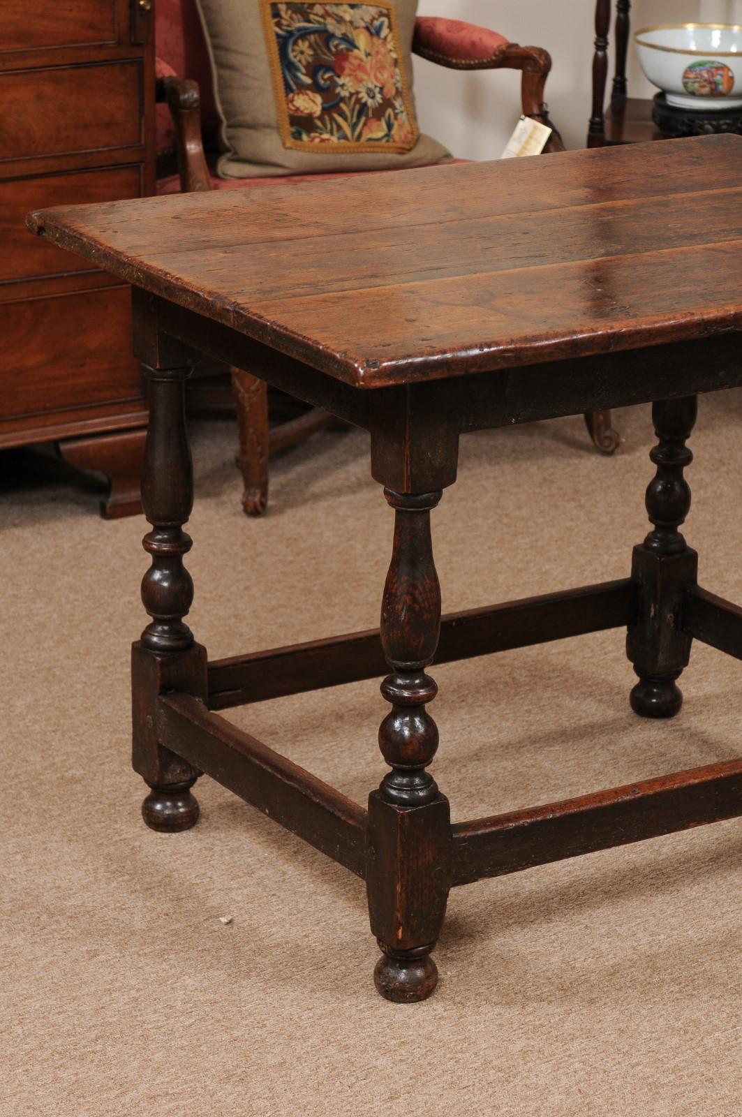 18th Century English William & Mary Oak Tavern Table with Turned Legs For Sale 1