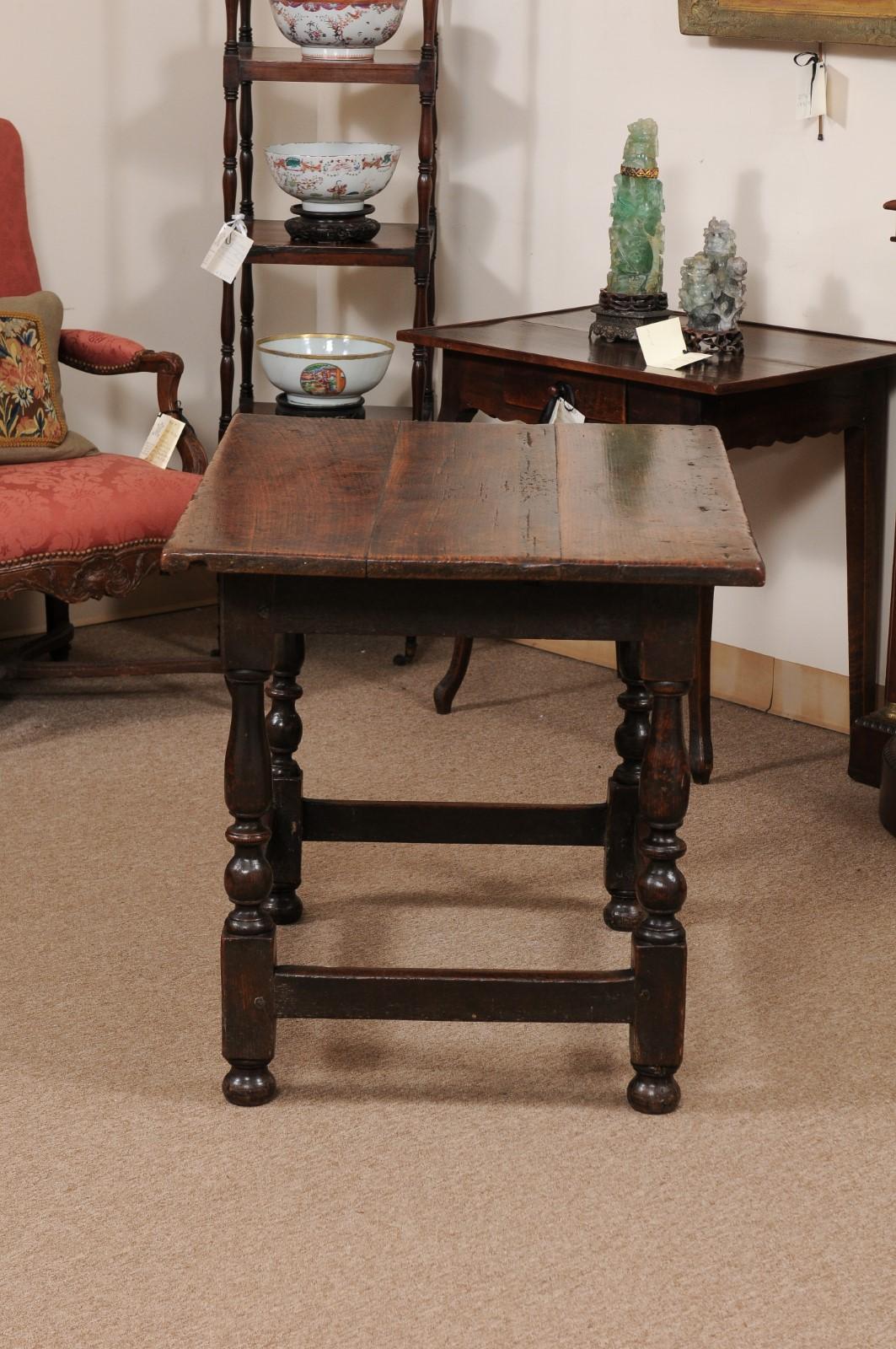 18th Century English William & Mary Oak Tavern Table with Turned Legs For Sale 4